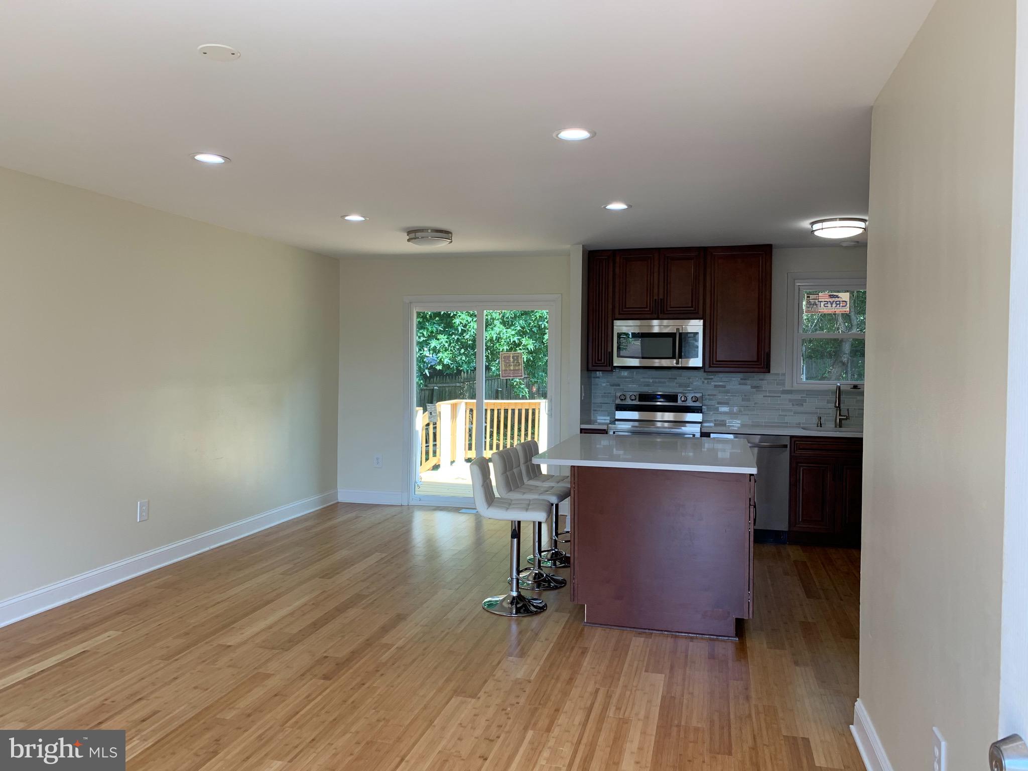 SOUTH LAWN - Residential