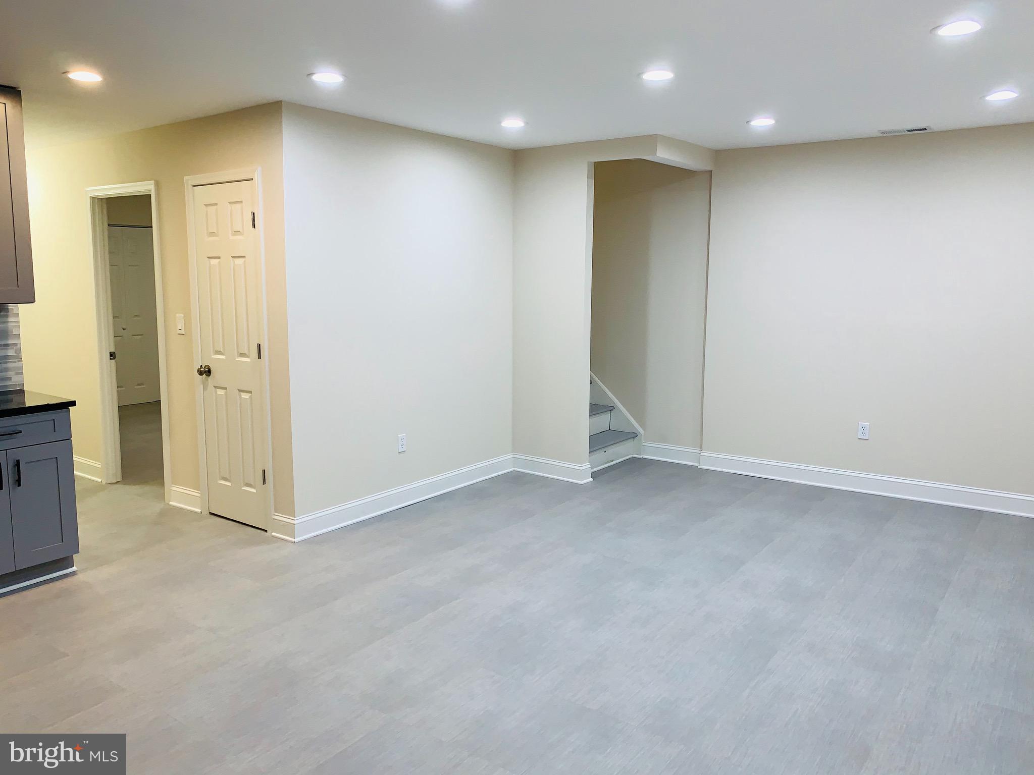 SOUTH LAWN - Residential