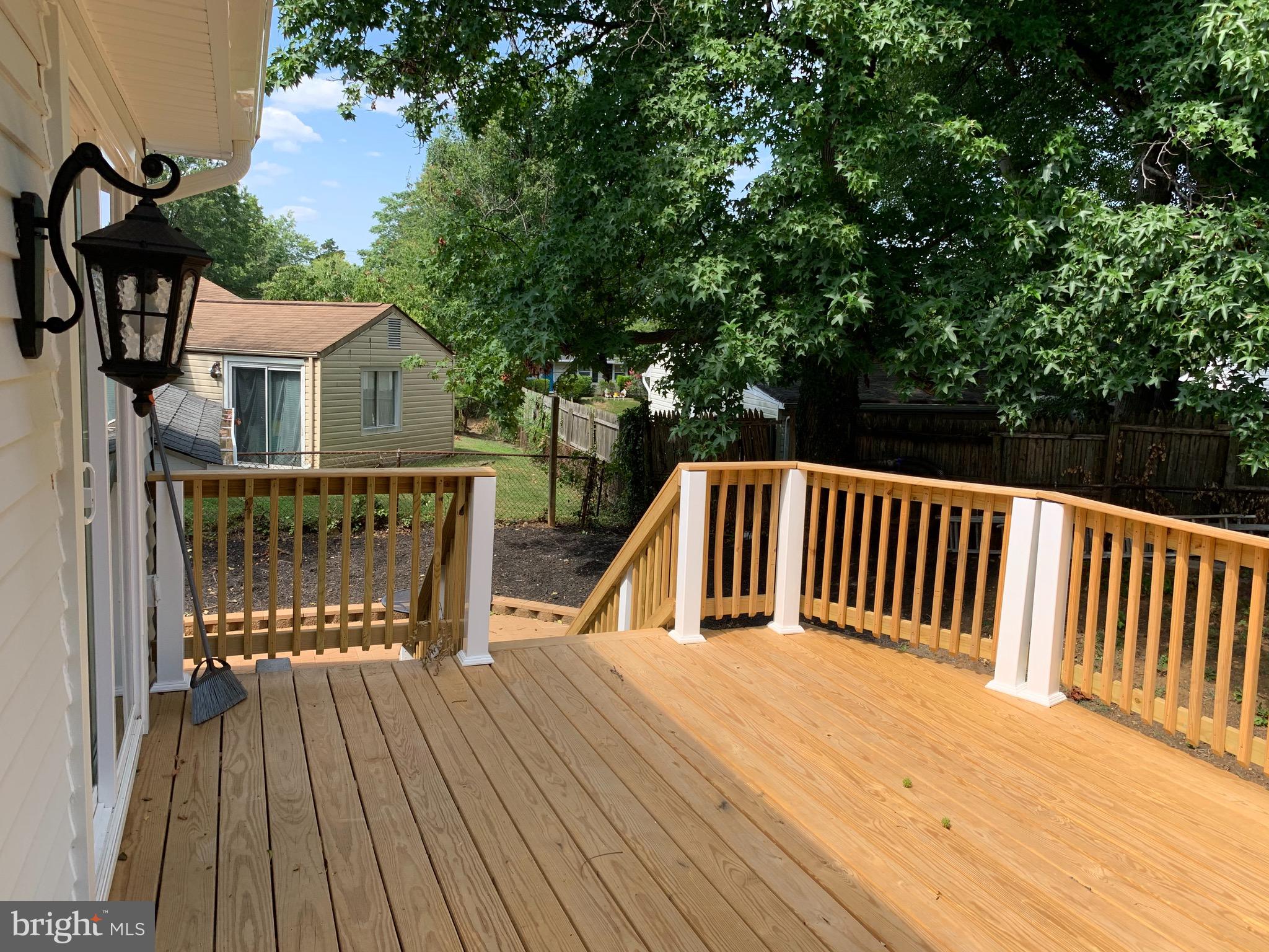 SOUTH LAWN - Residential