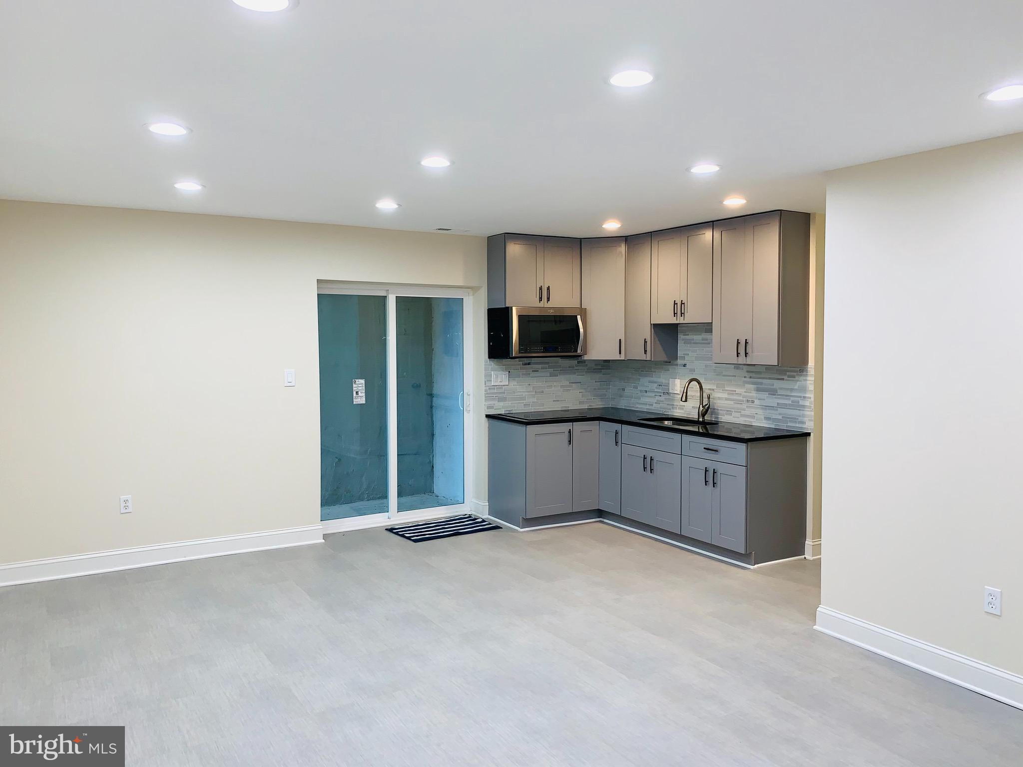 SOUTH LAWN - Residential