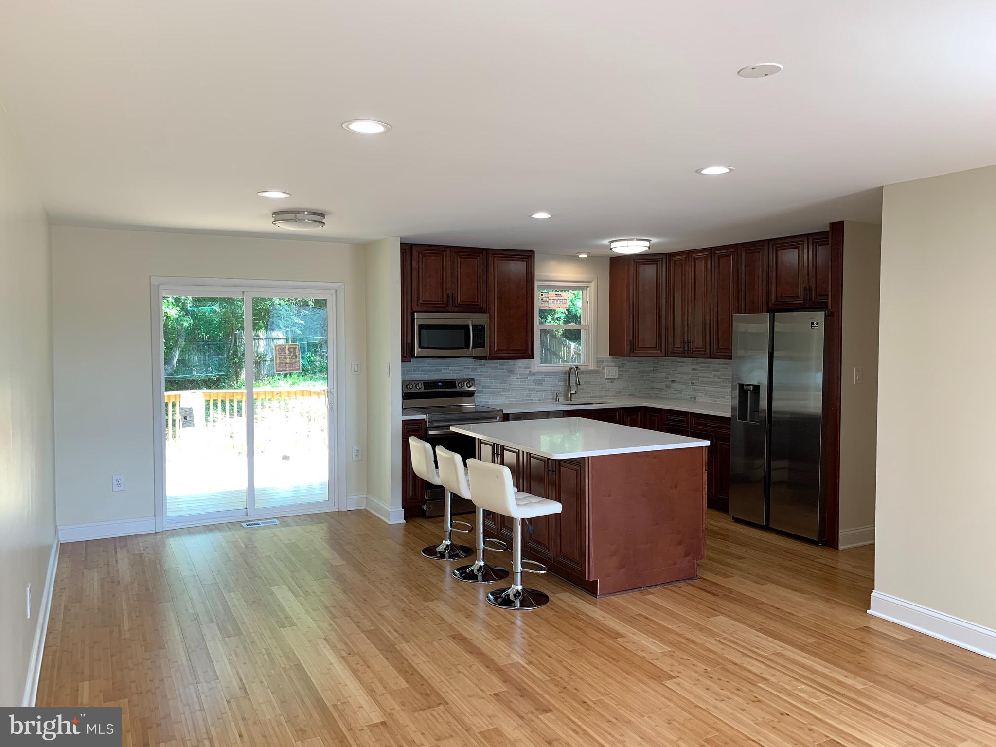 SOUTH LAWN - Residential