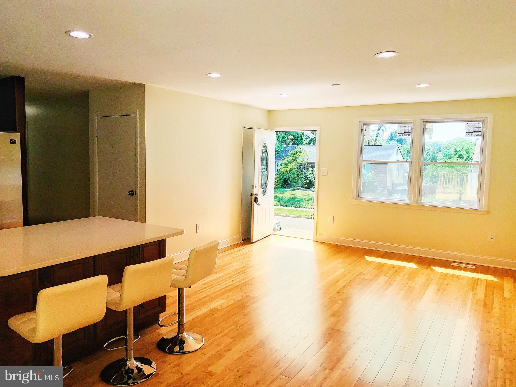 SOUTH LAWN - Residential