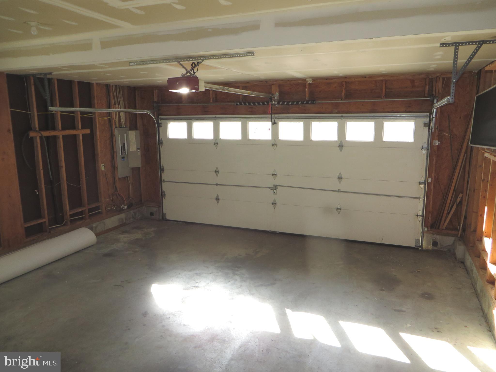 SYCAMORE HOLLOW OF WLDWD - Residential Lease