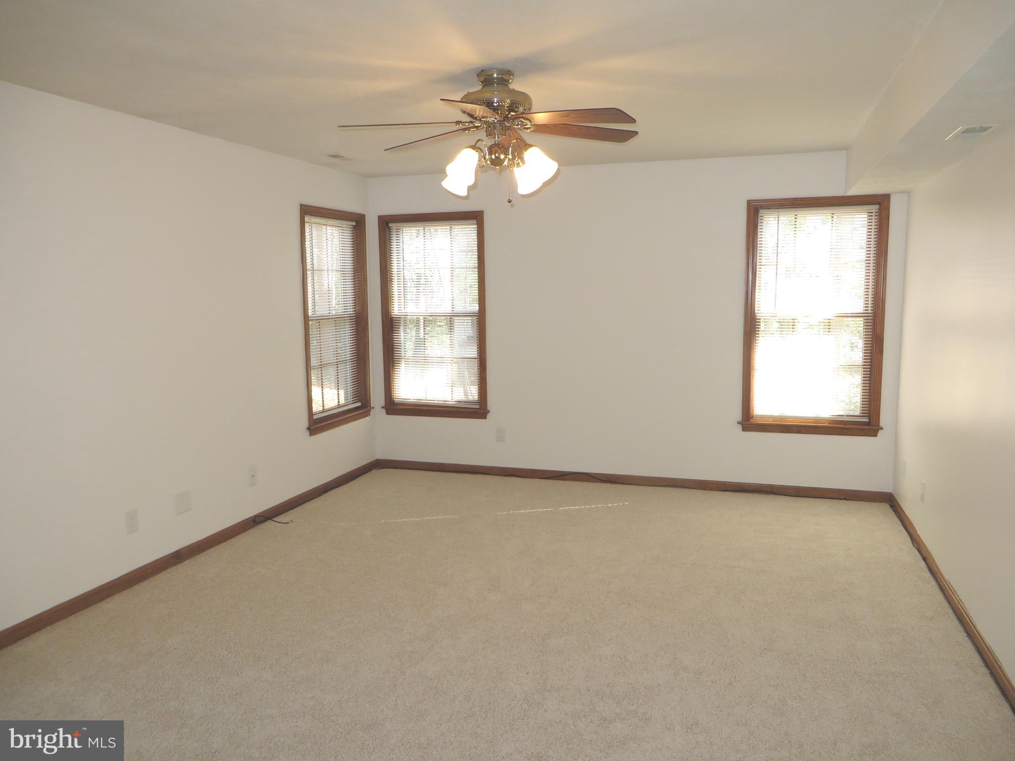 SYCAMORE HOLLOW OF WLDWD - Residential Lease