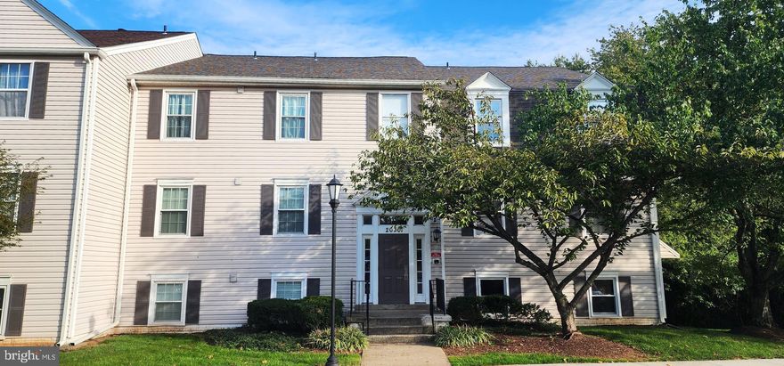 This beautiful 2 bedroom/2 full bath condo offers a smart, open layout and has seen tons of updates. Located near ample unassigned parking and just across  from the main neighborhood pool. Conveniently located only 1.5 miles to I-270 and a short drive to parks and shopping, including Milestone Center, South Germantown Recreational Park, Germantown Town Center, movies and Top Golf, Your new home awaits!