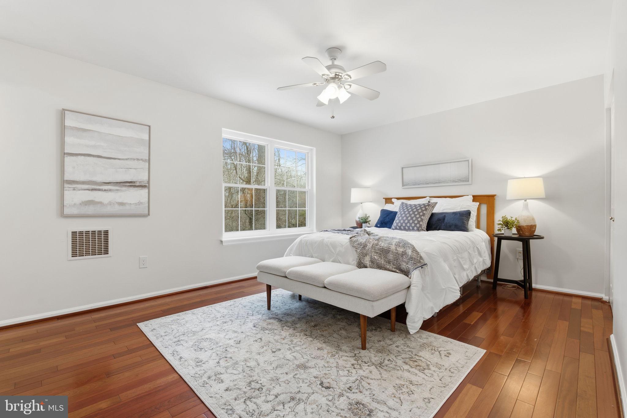 COLLEGE MANOR - Residential