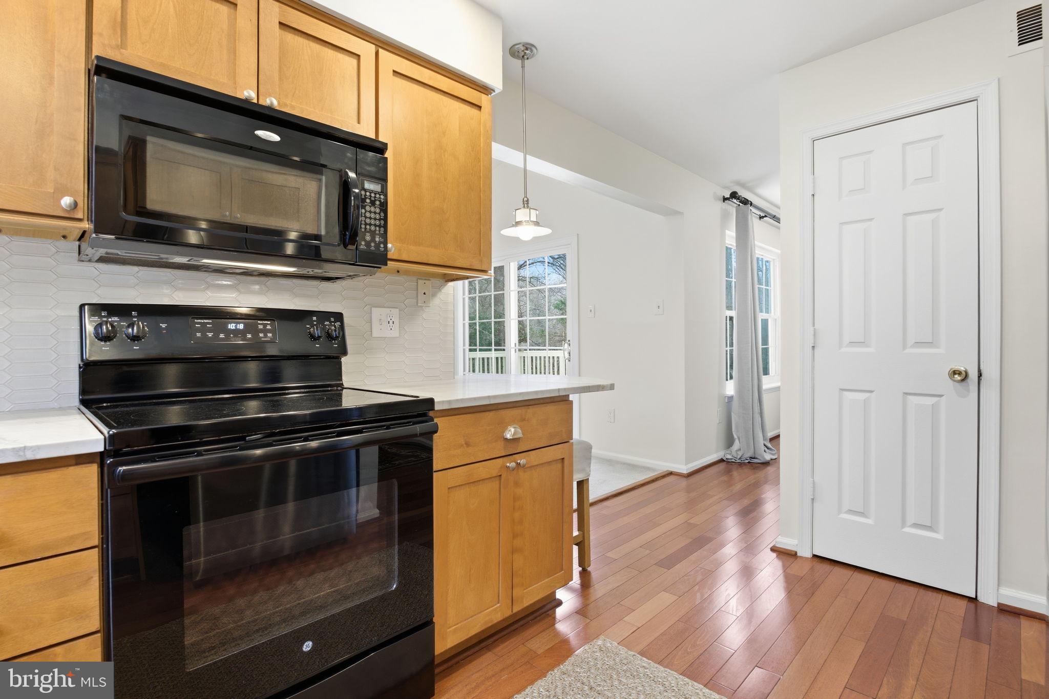 COLLEGE MANOR - Residential