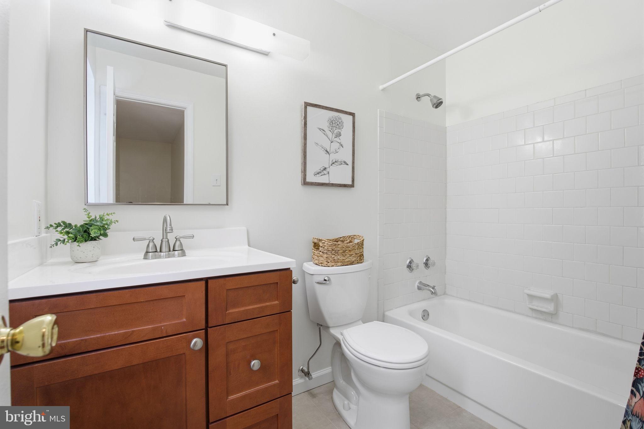 COLLEGE MANOR - Residential