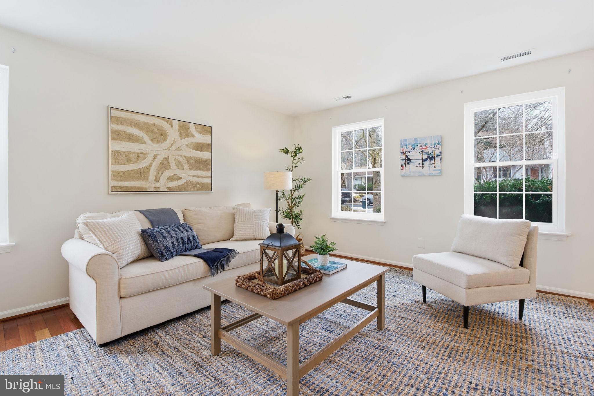 COLLEGE MANOR - Residential