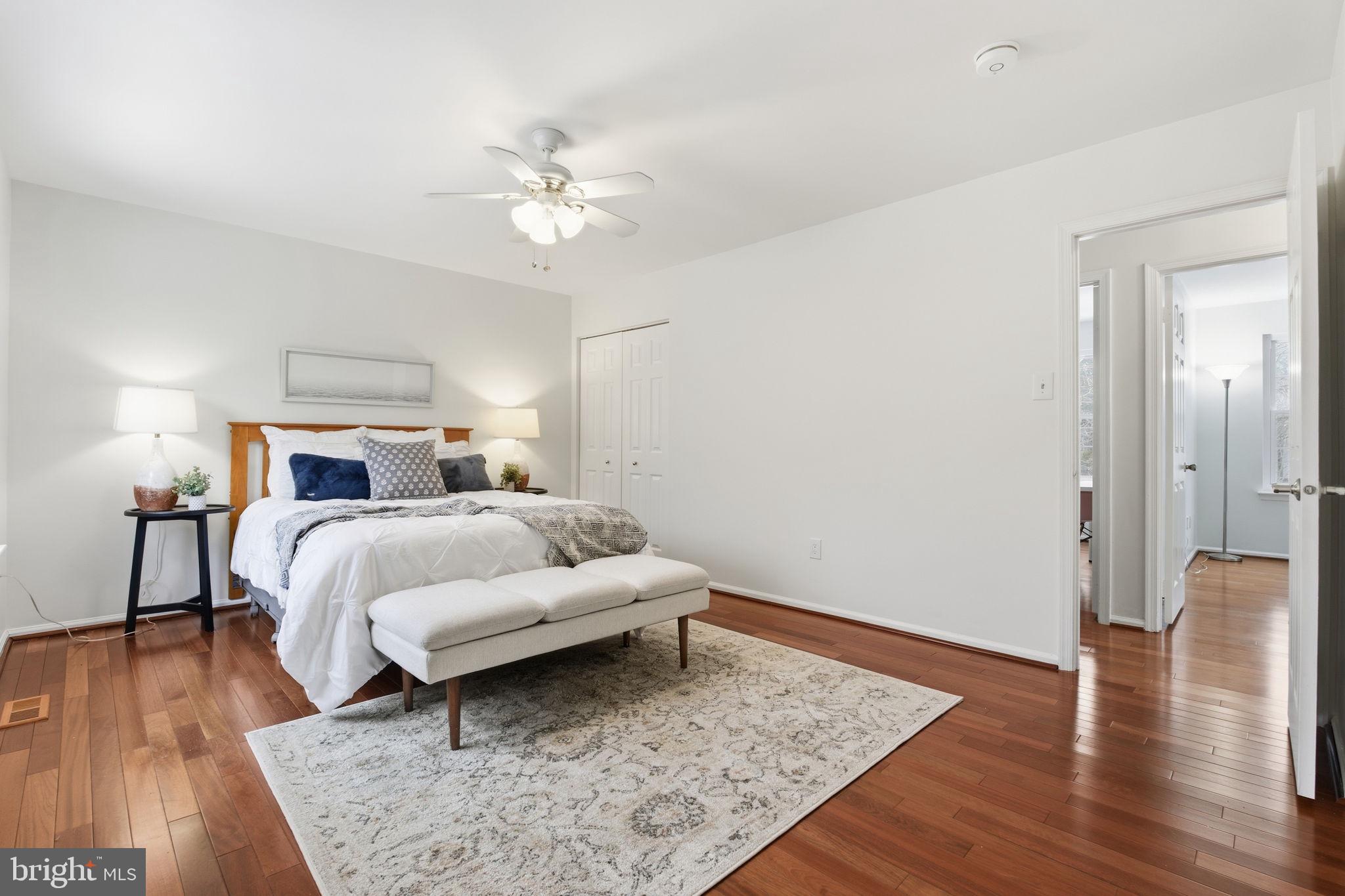 COLLEGE MANOR - Residential