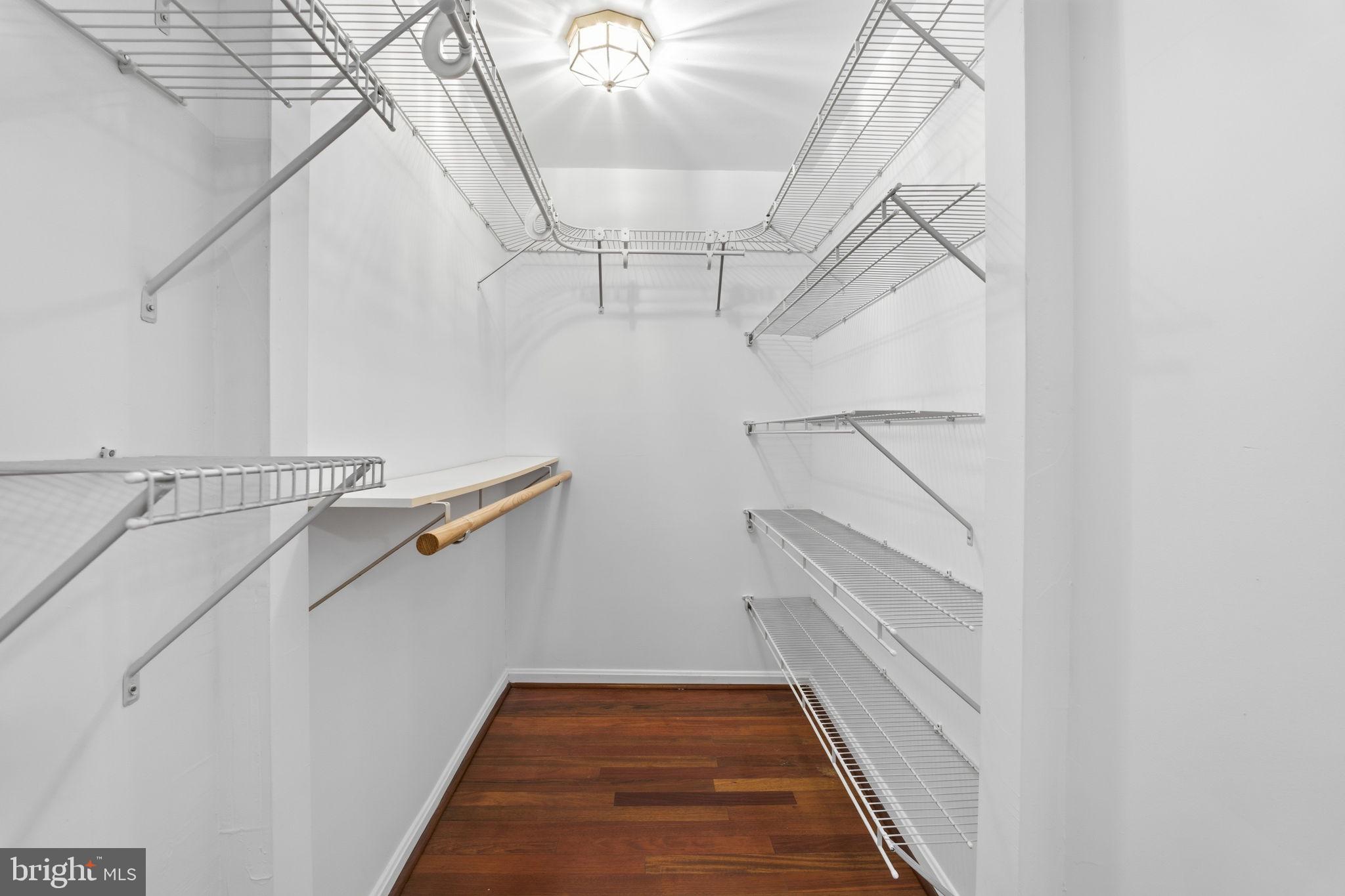 COLLEGE MANOR - Residential