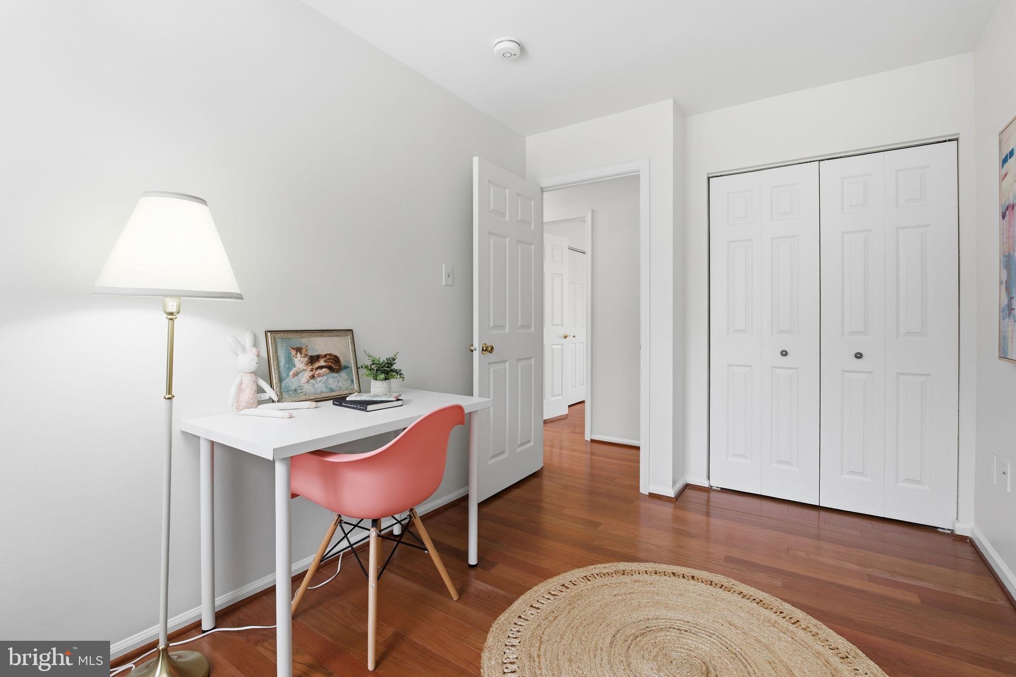 COLLEGE MANOR - Residential