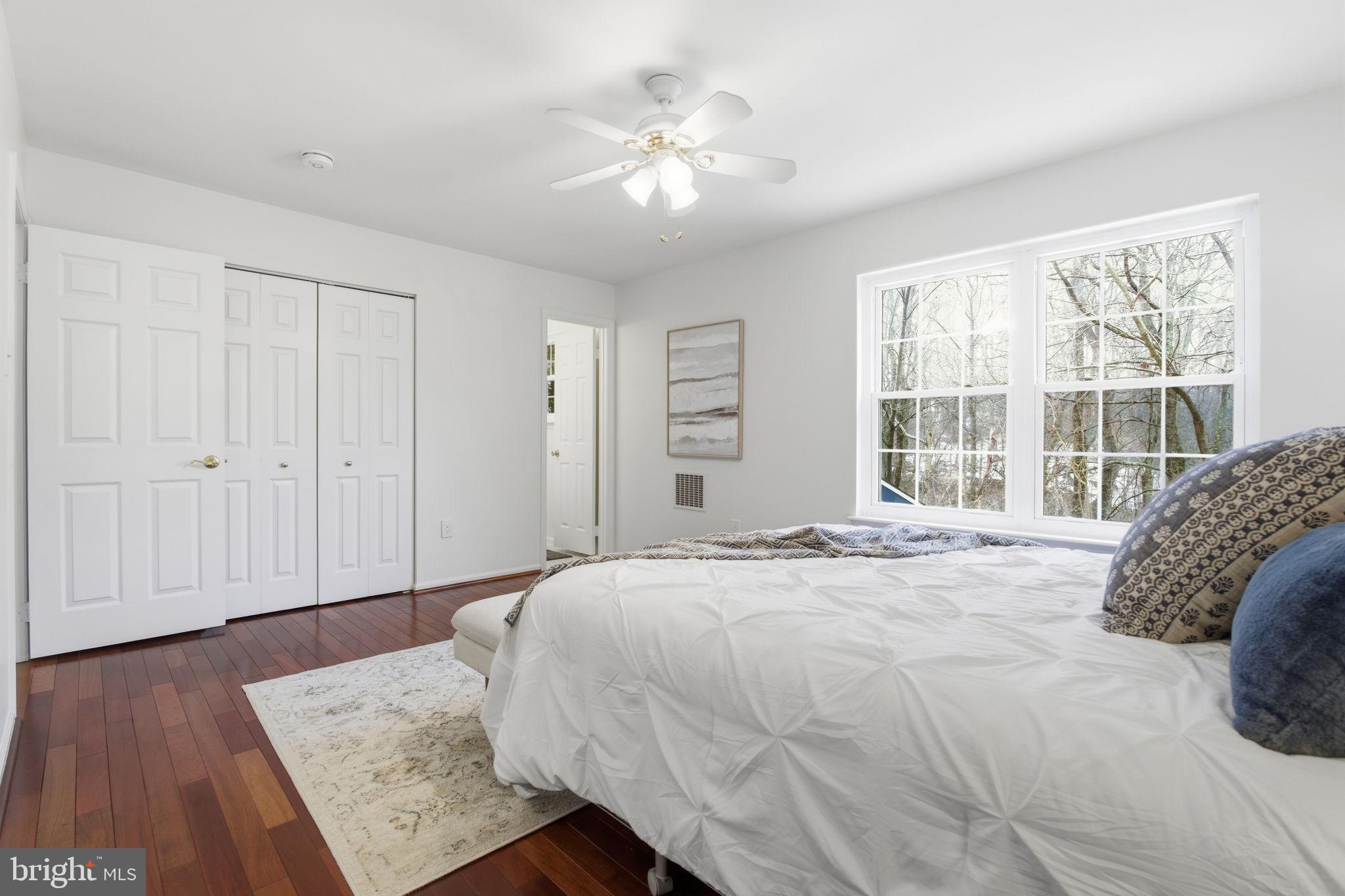 COLLEGE MANOR - Residential