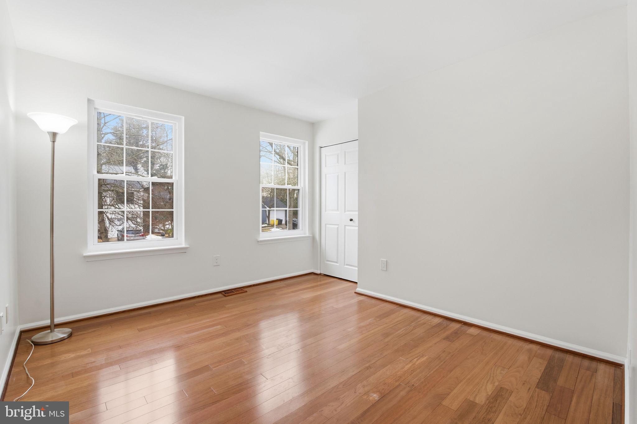 COLLEGE MANOR - Residential