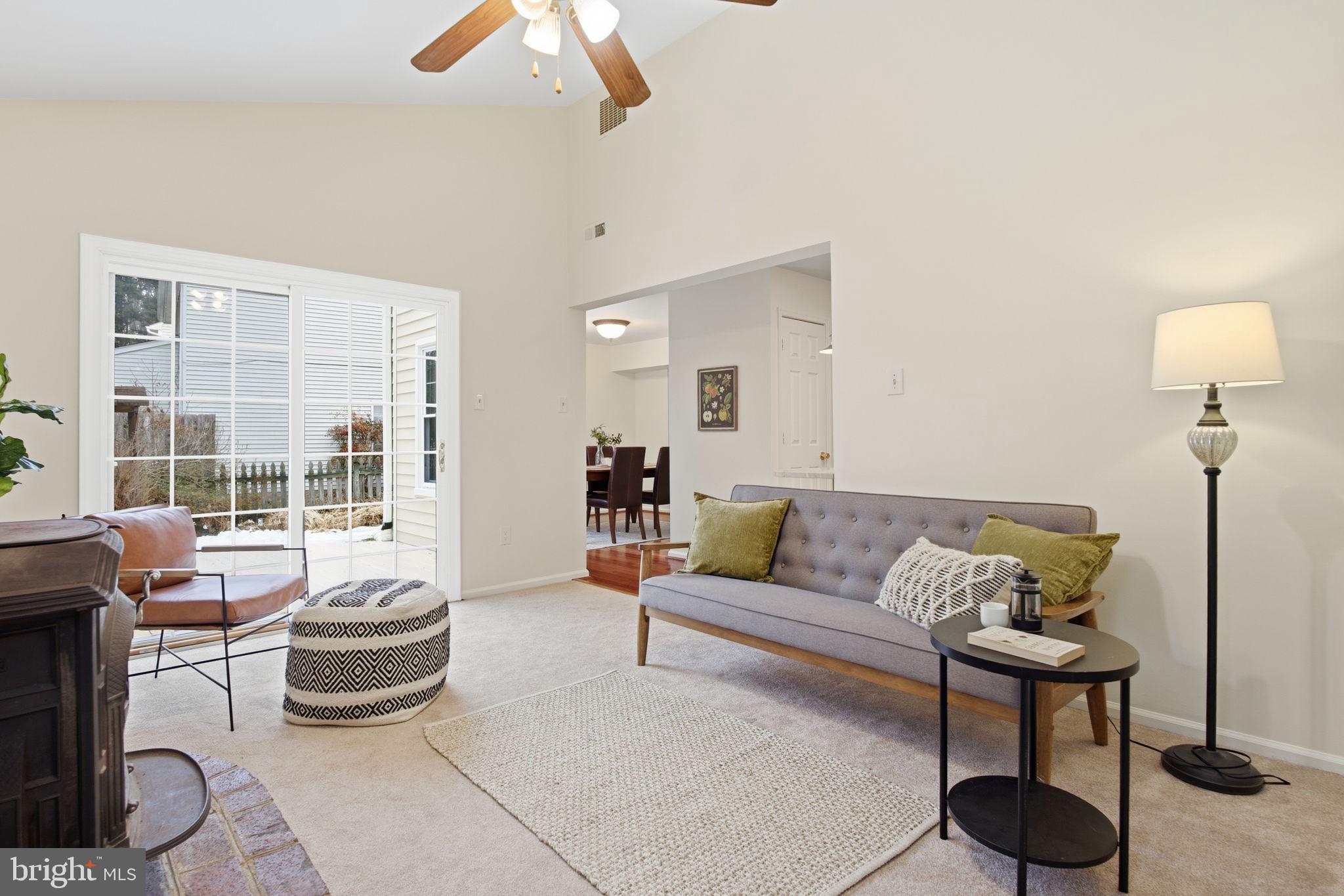 COLLEGE MANOR - Residential