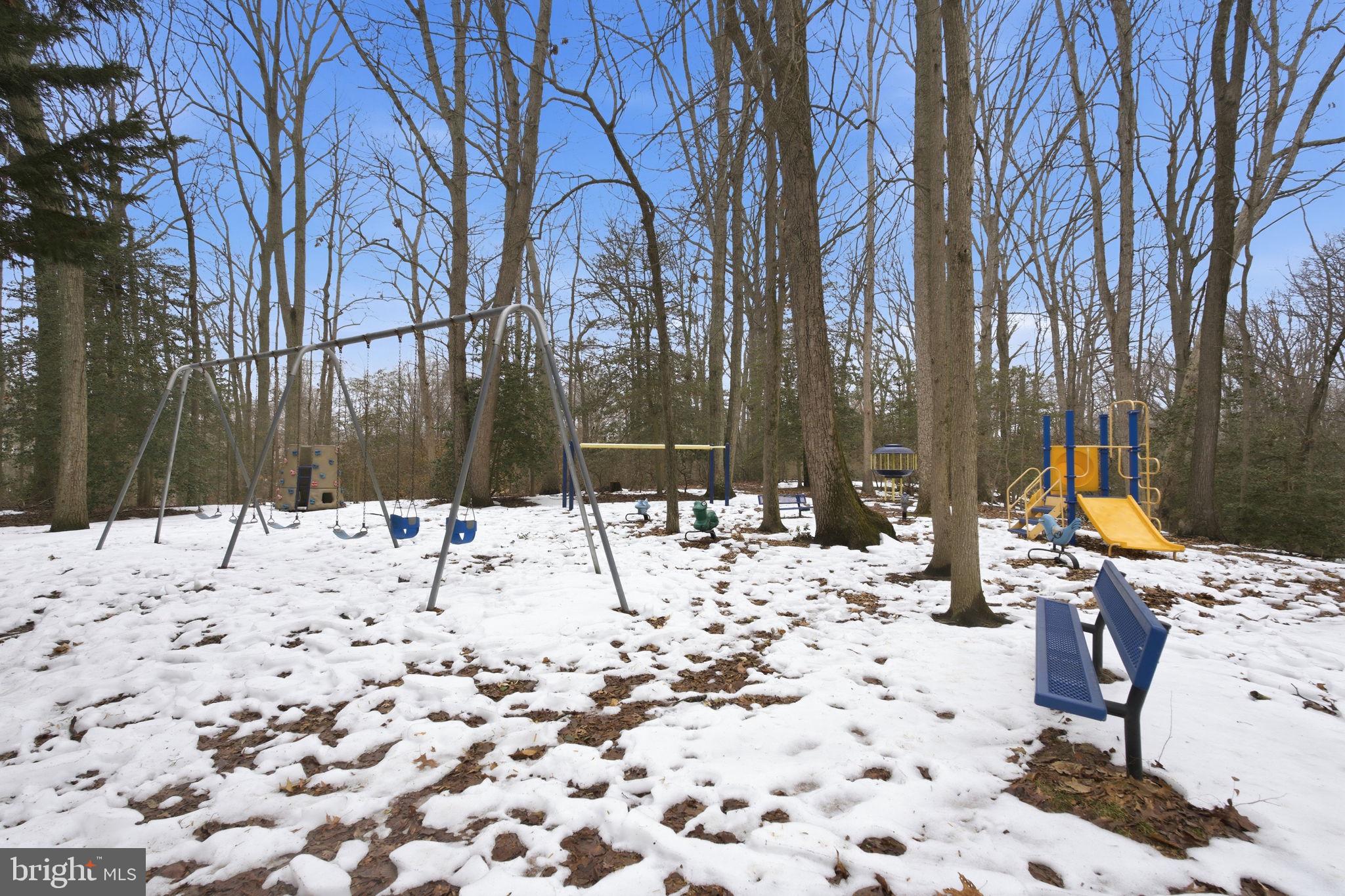 COLLEGE MANOR - Residential