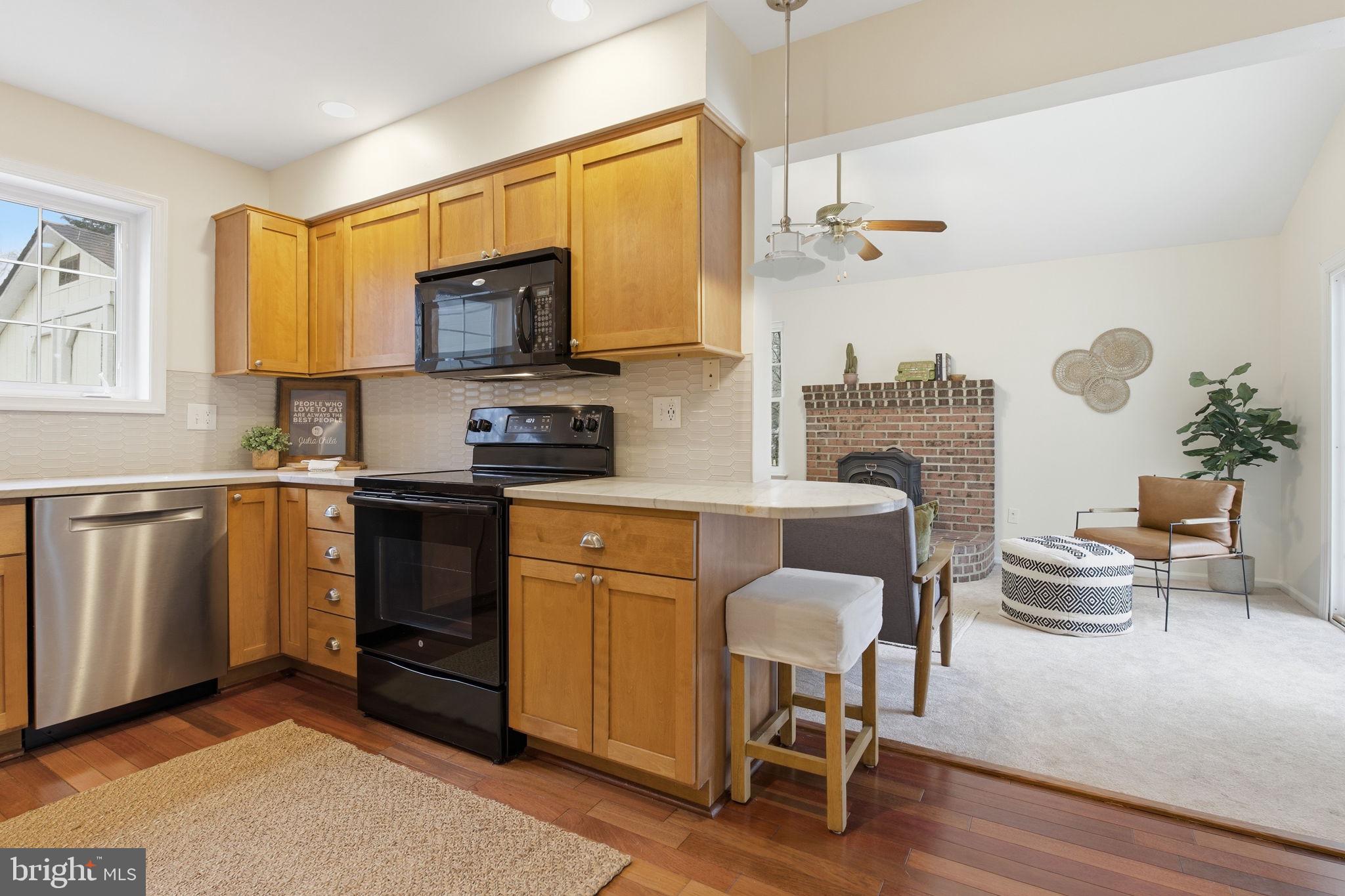 COLLEGE MANOR - Residential