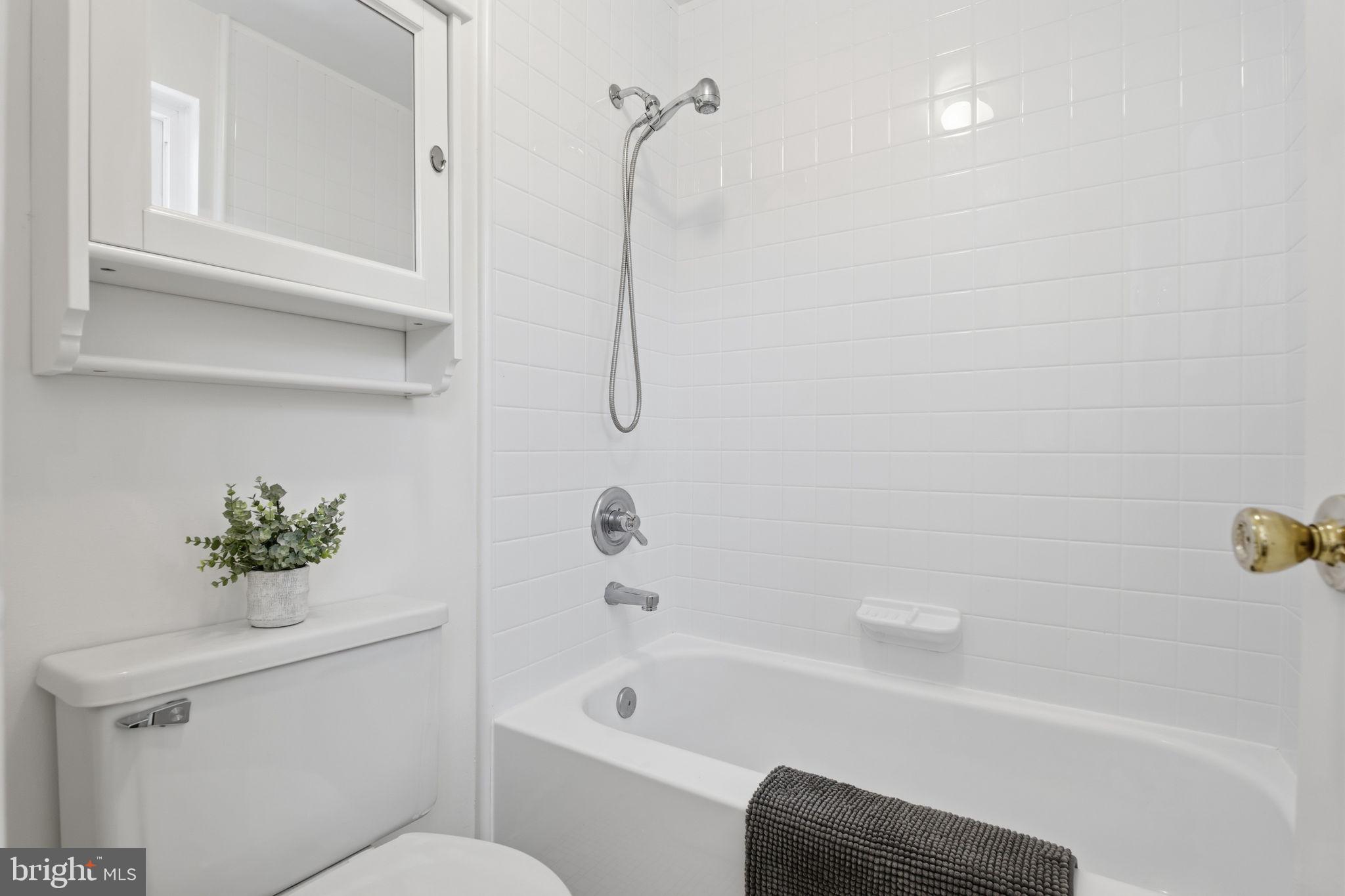 COLLEGE MANOR - Residential