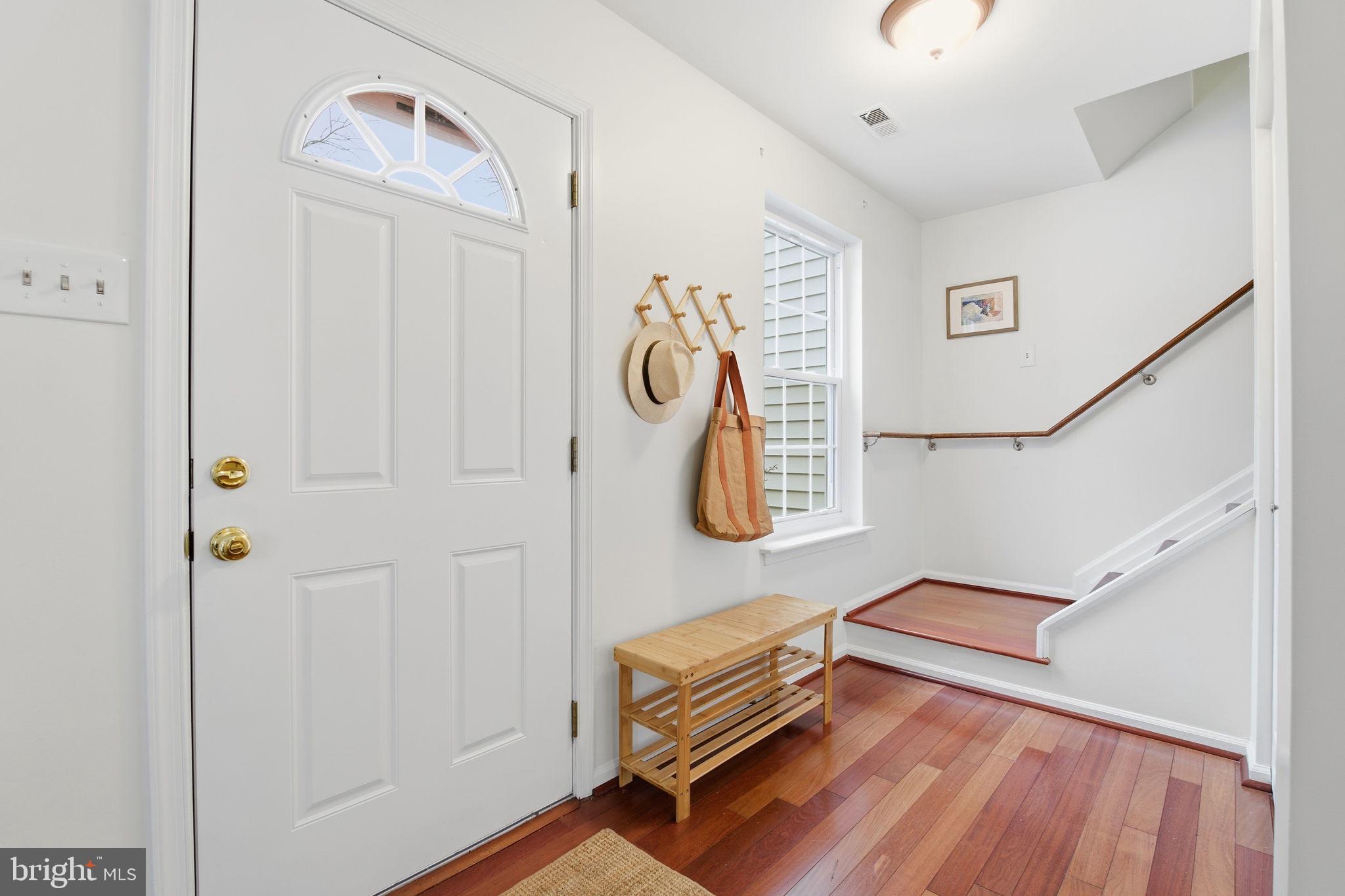 COLLEGE MANOR - Residential