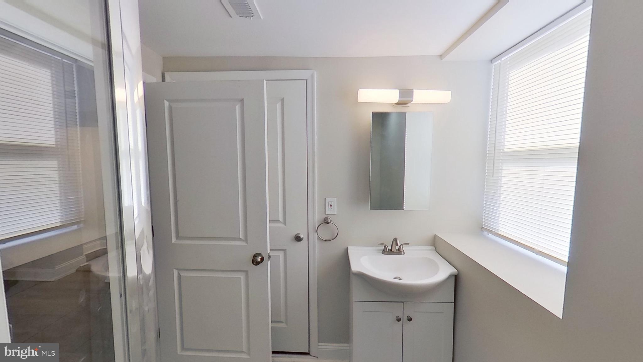 DOLFIELD - Residential Lease