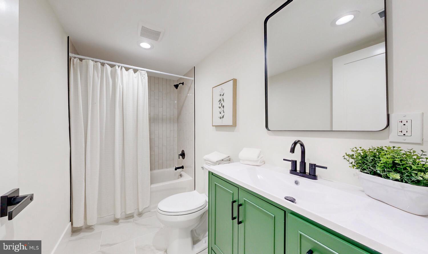 HAMPSTEAD - Residential