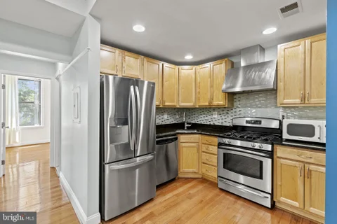 MLS: DCDC2281890