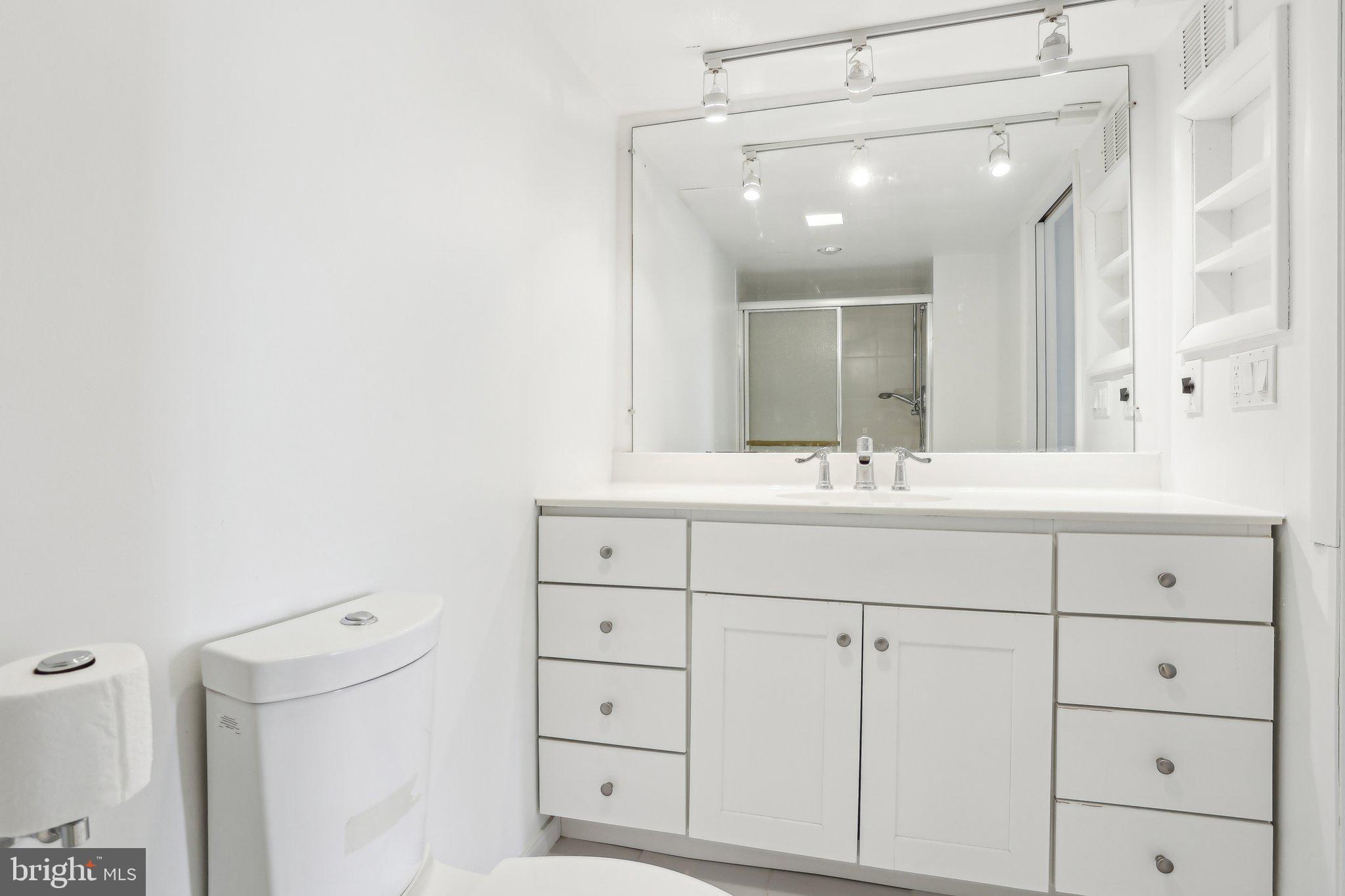 VALLEY FORGE TOWER - Residential