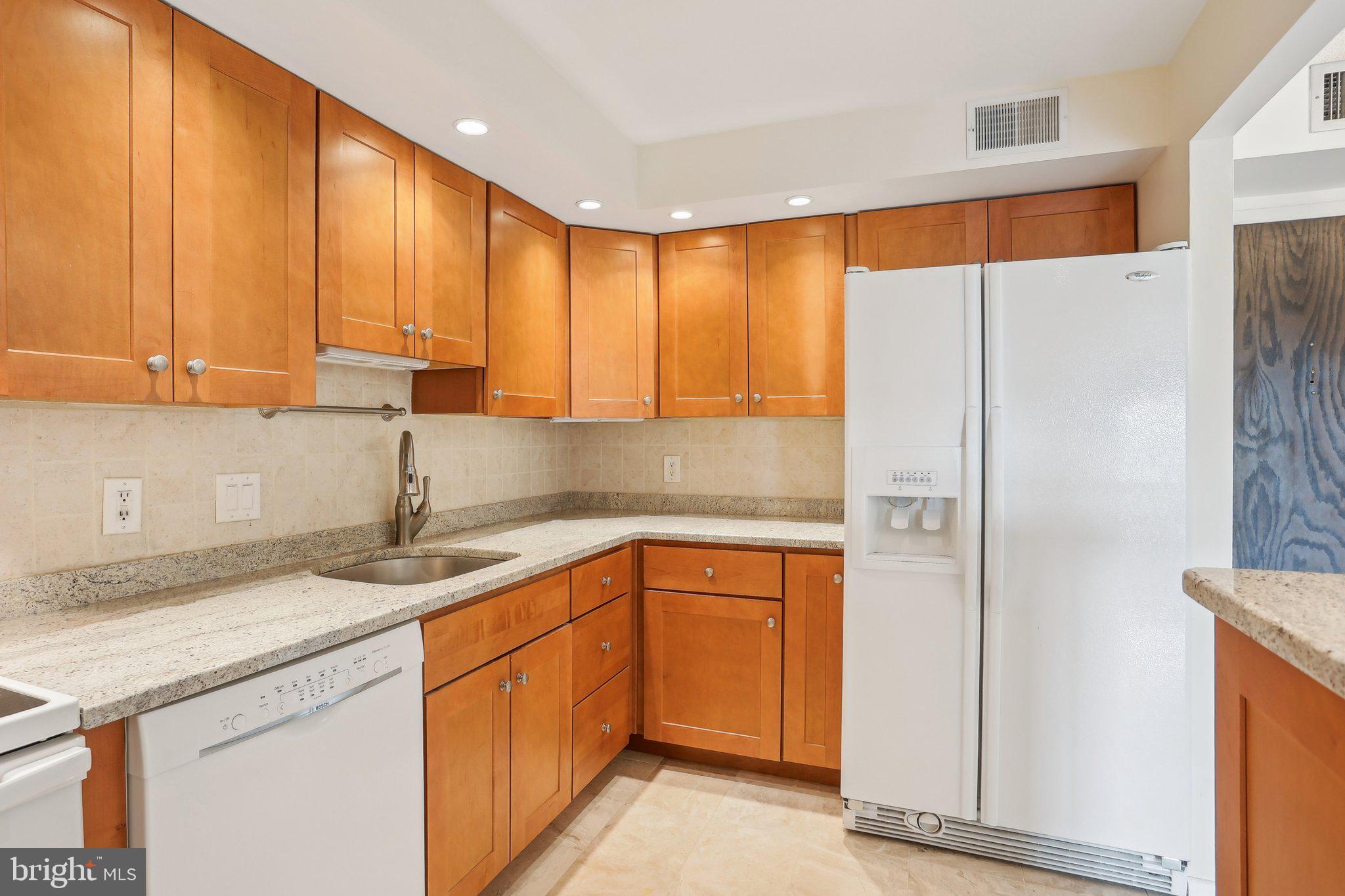 VALLEY FORGE TOWER - Residential