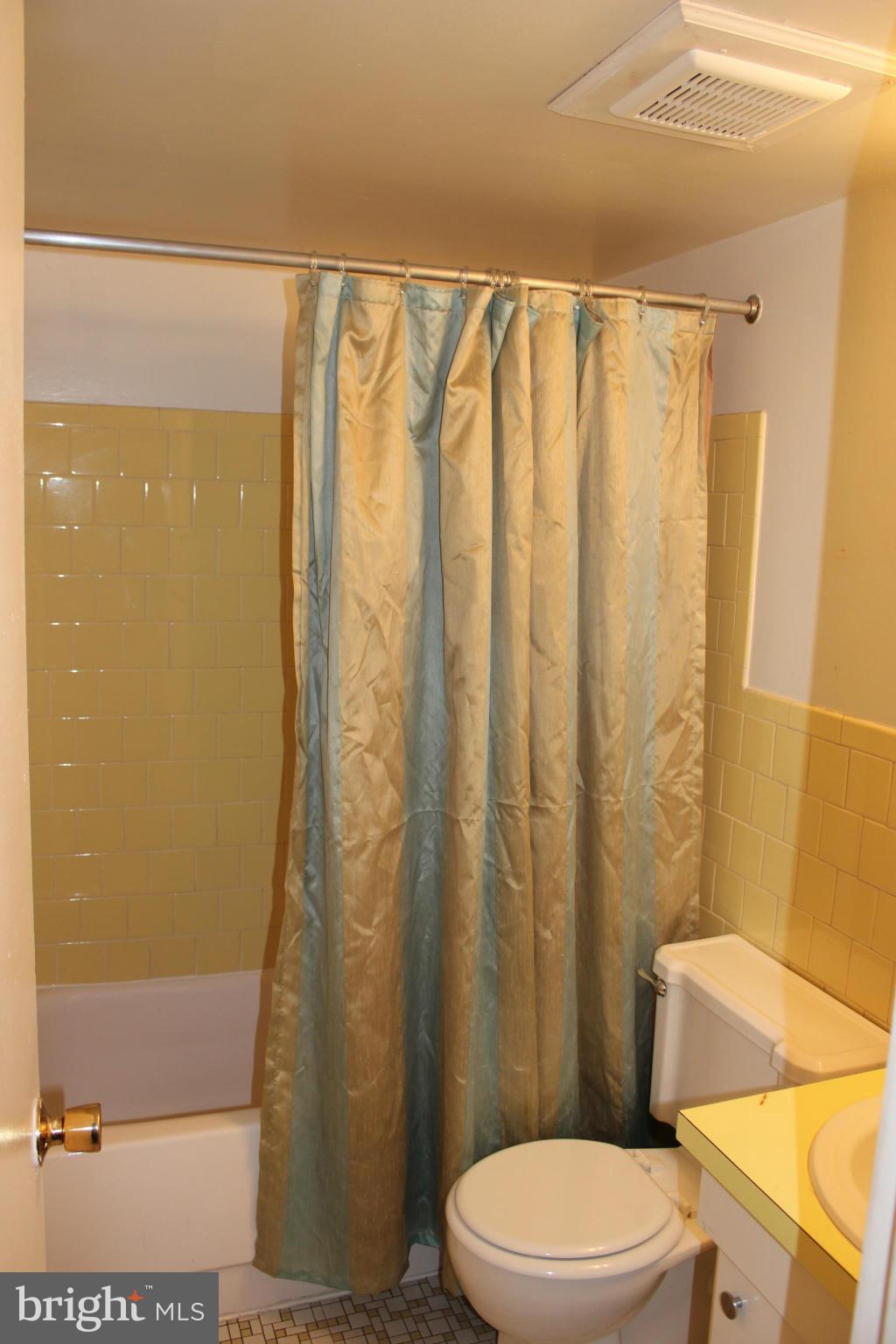 BRYANT WOODS - Residential Lease