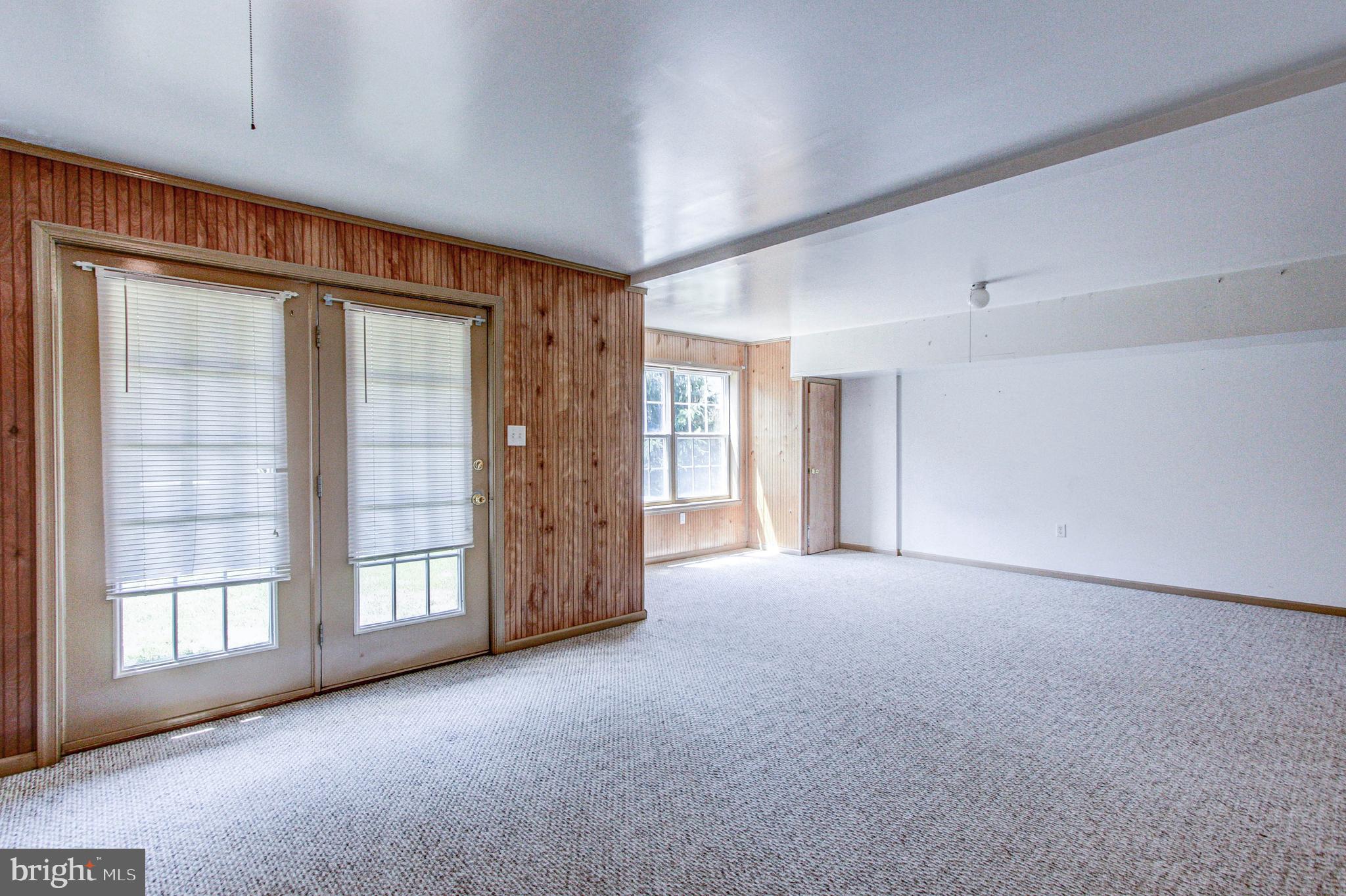 COUNTRY MEADOWS - Residential