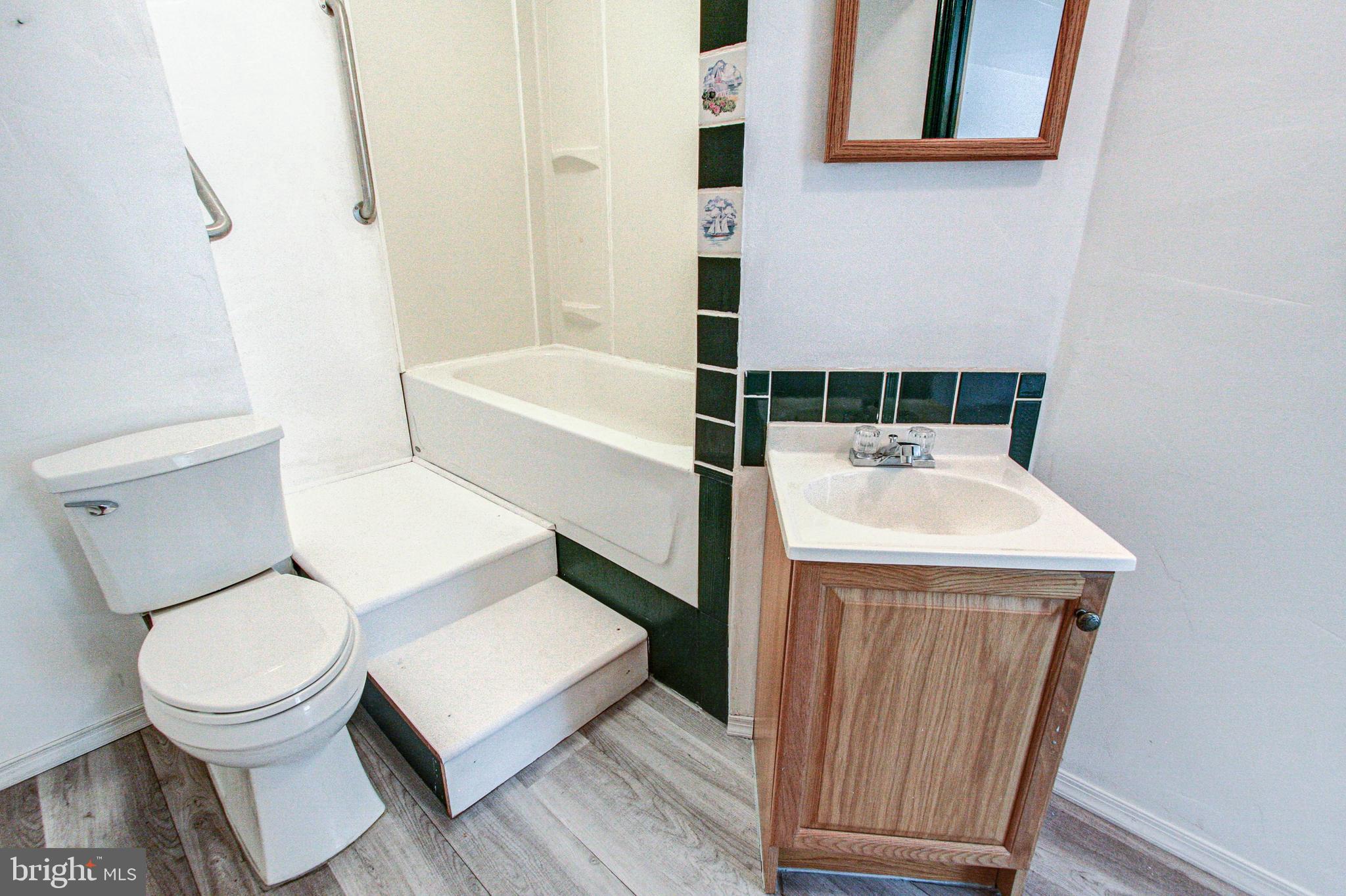 COUNTRY MEADOWS - Residential