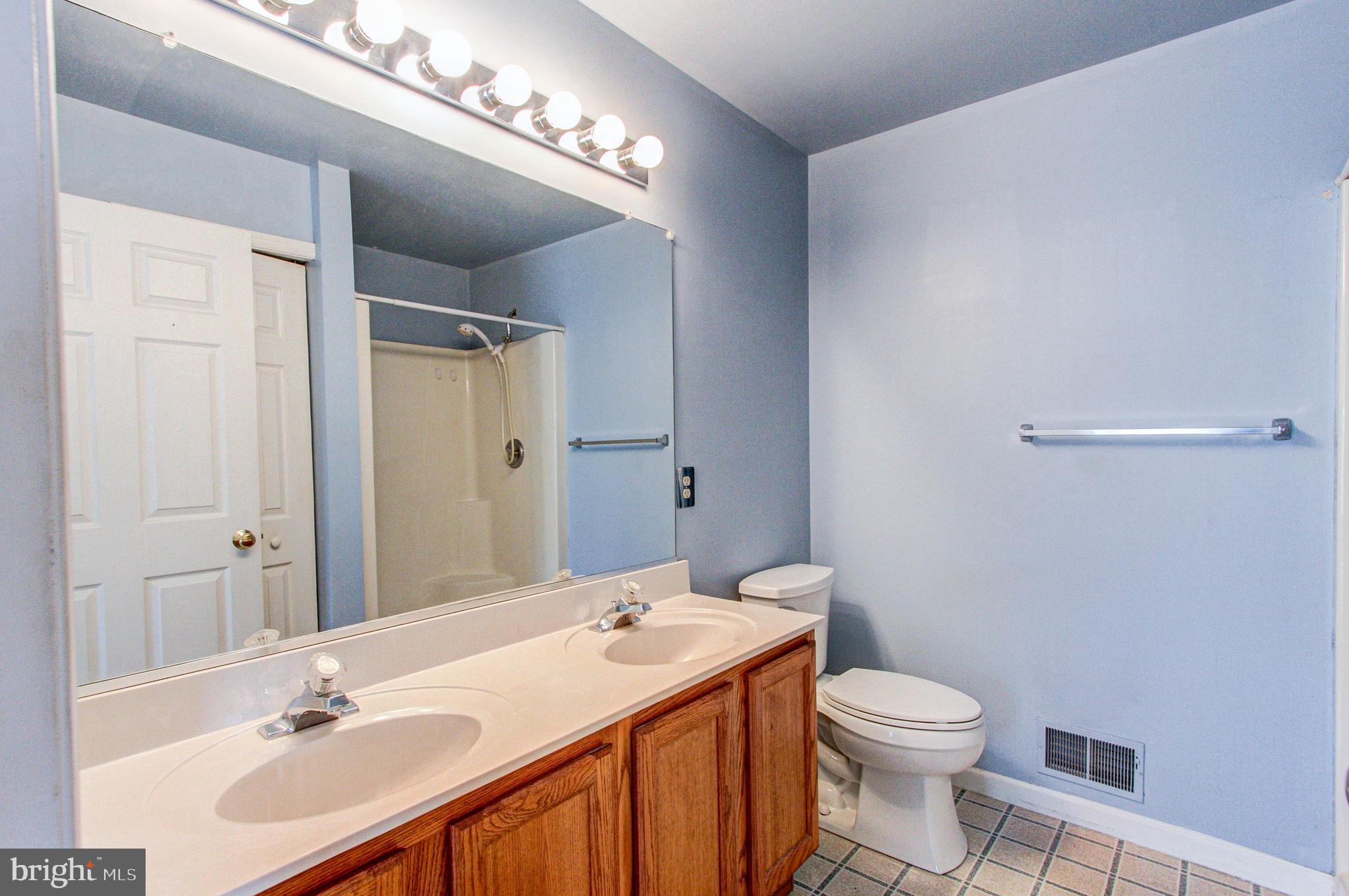 COUNTRY MEADOWS - Residential