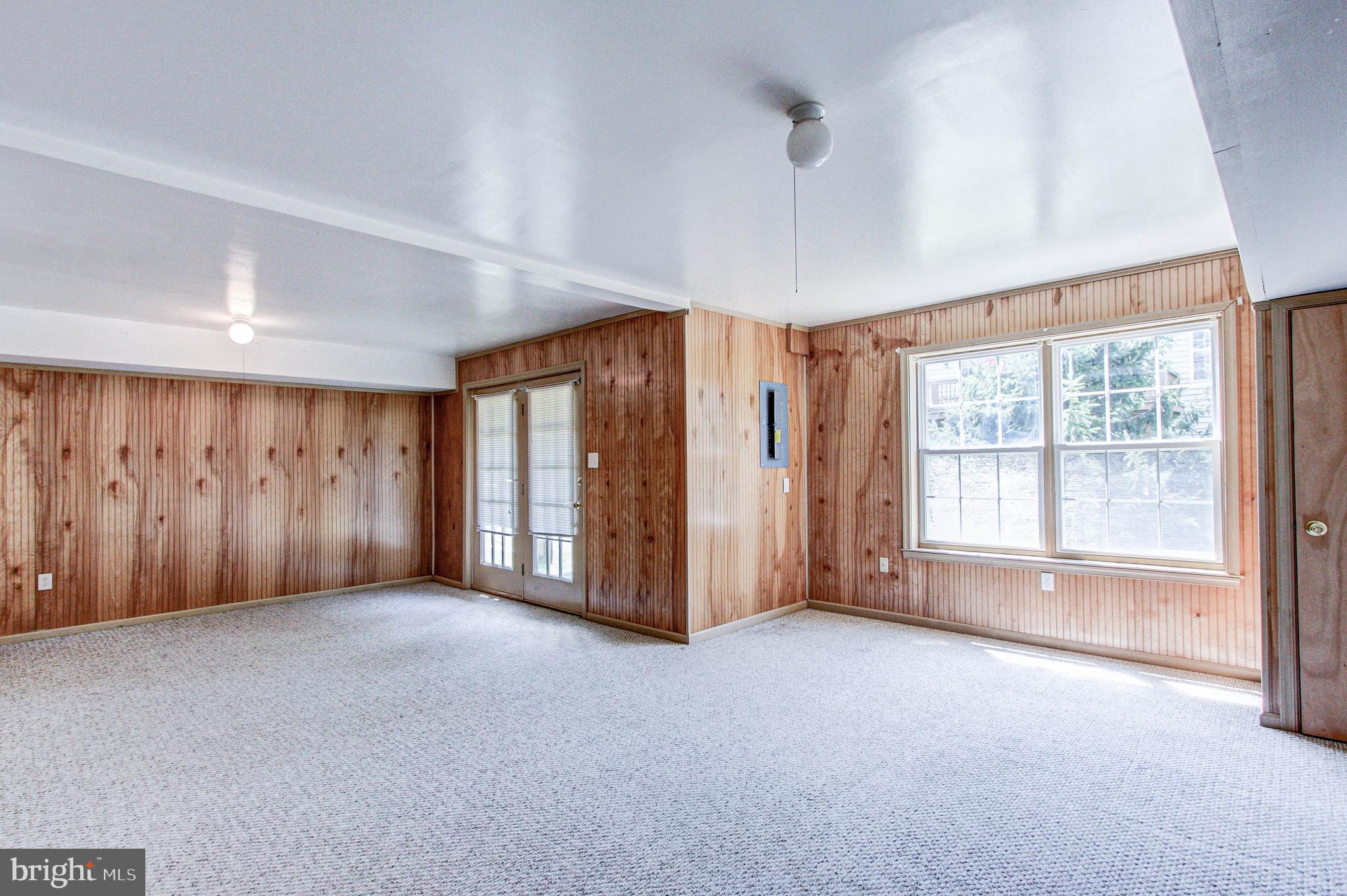 COUNTRY MEADOWS - Residential