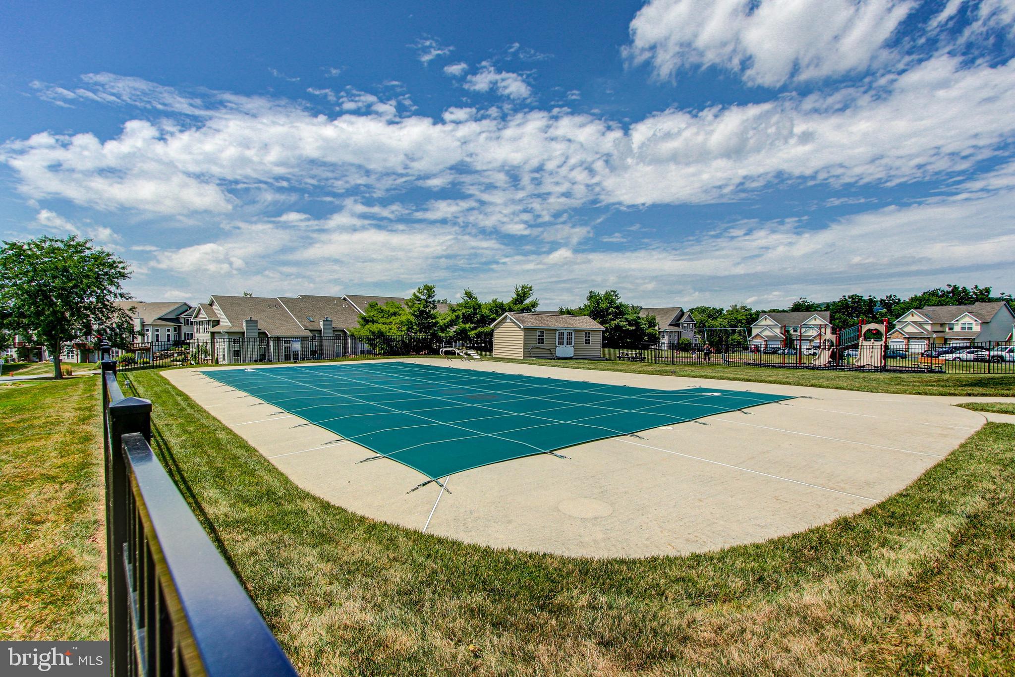 COUNTRY MEADOWS - Residential