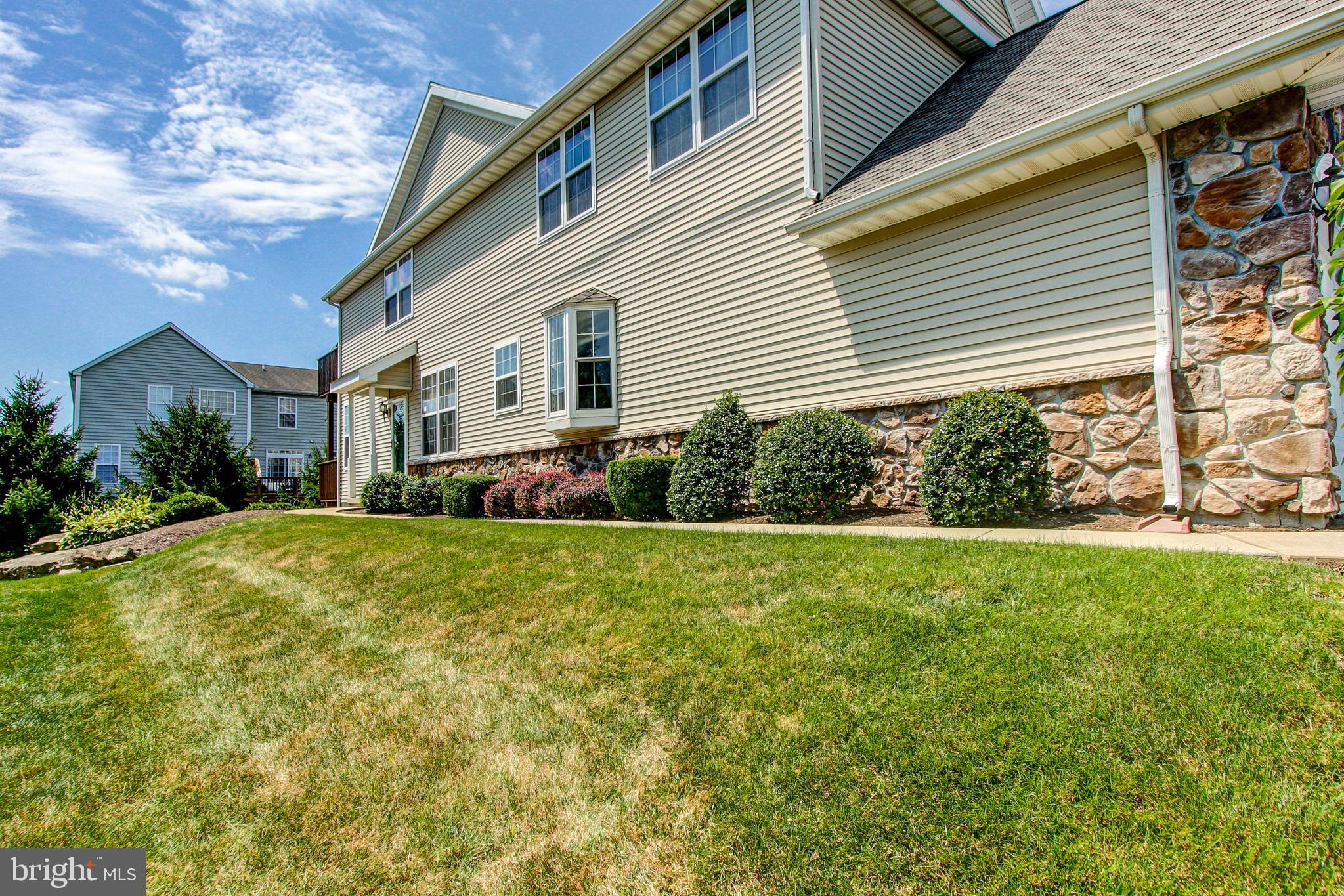 COUNTRY MEADOWS - Residential