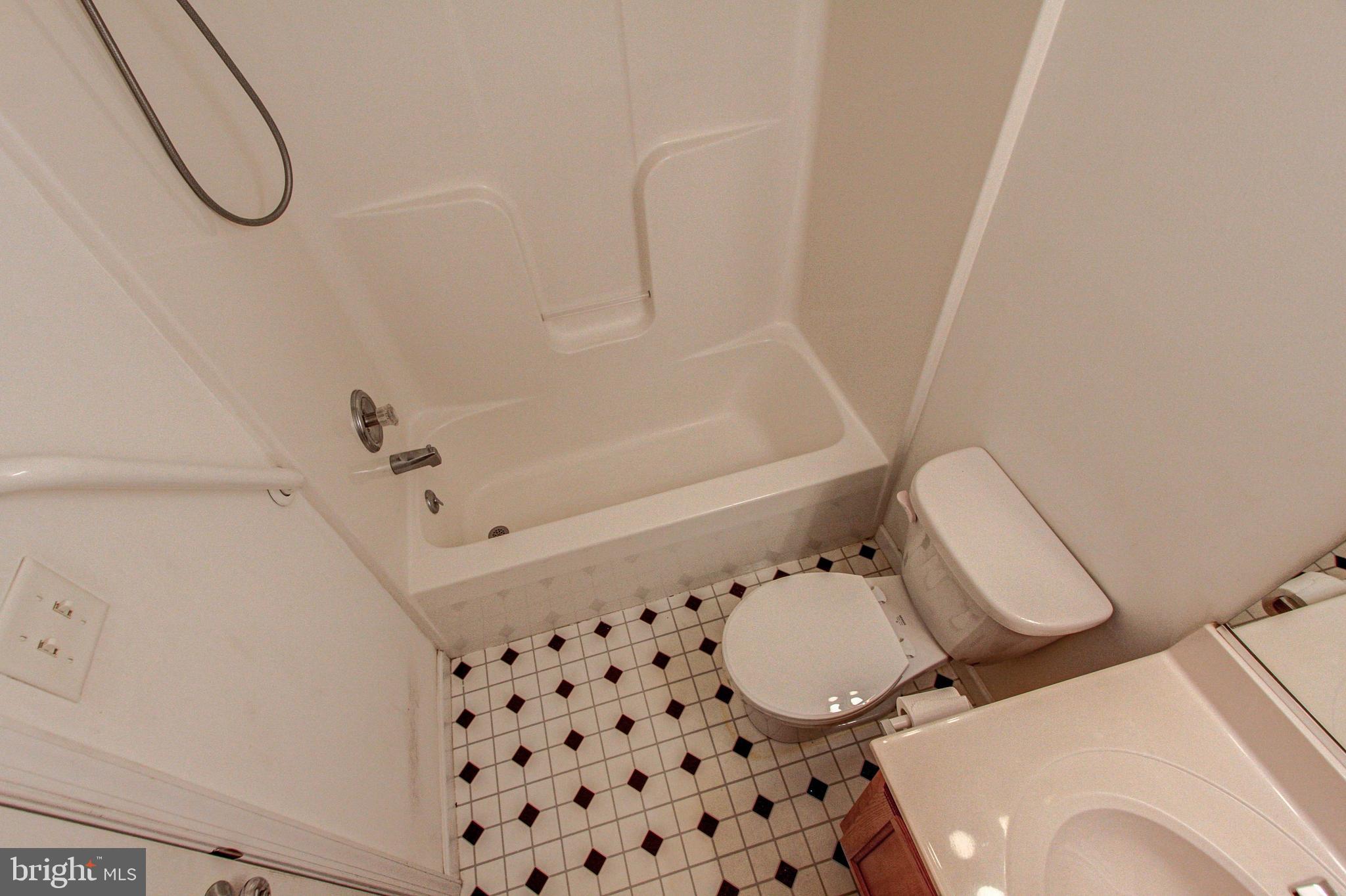 COUNTRY MEADOWS - Residential