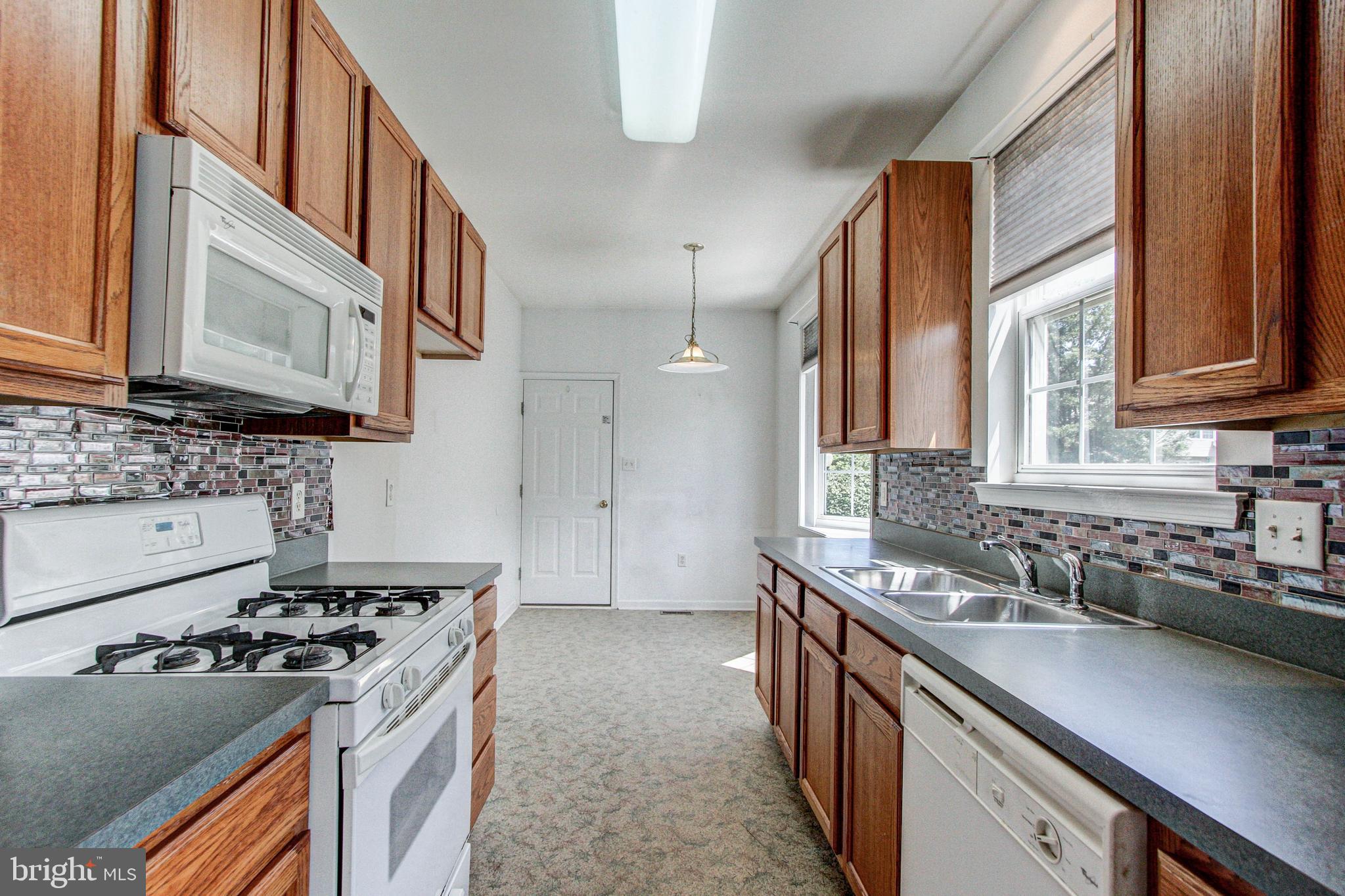 COUNTRY MEADOWS - Residential