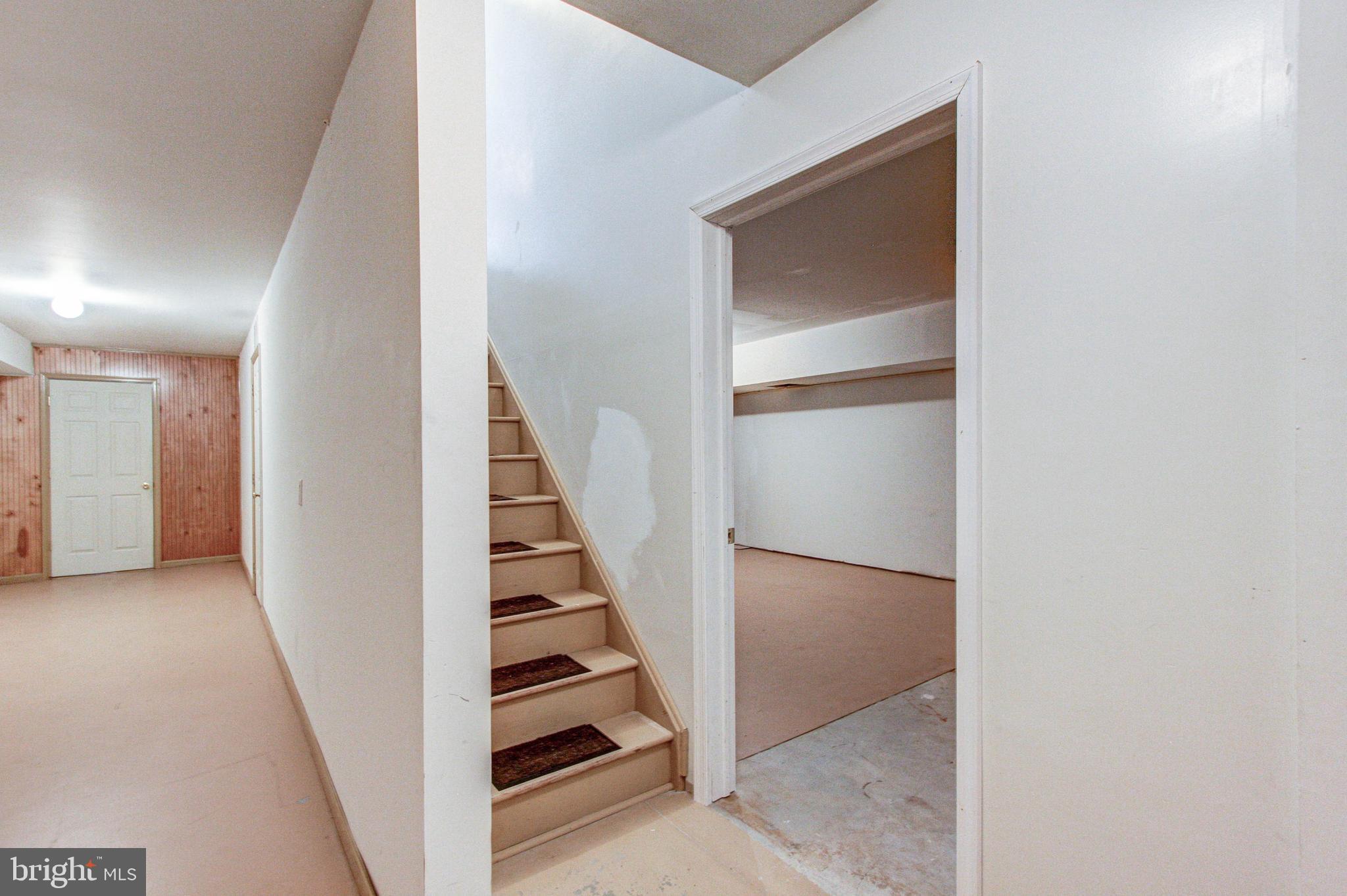 COUNTRY MEADOWS - Residential