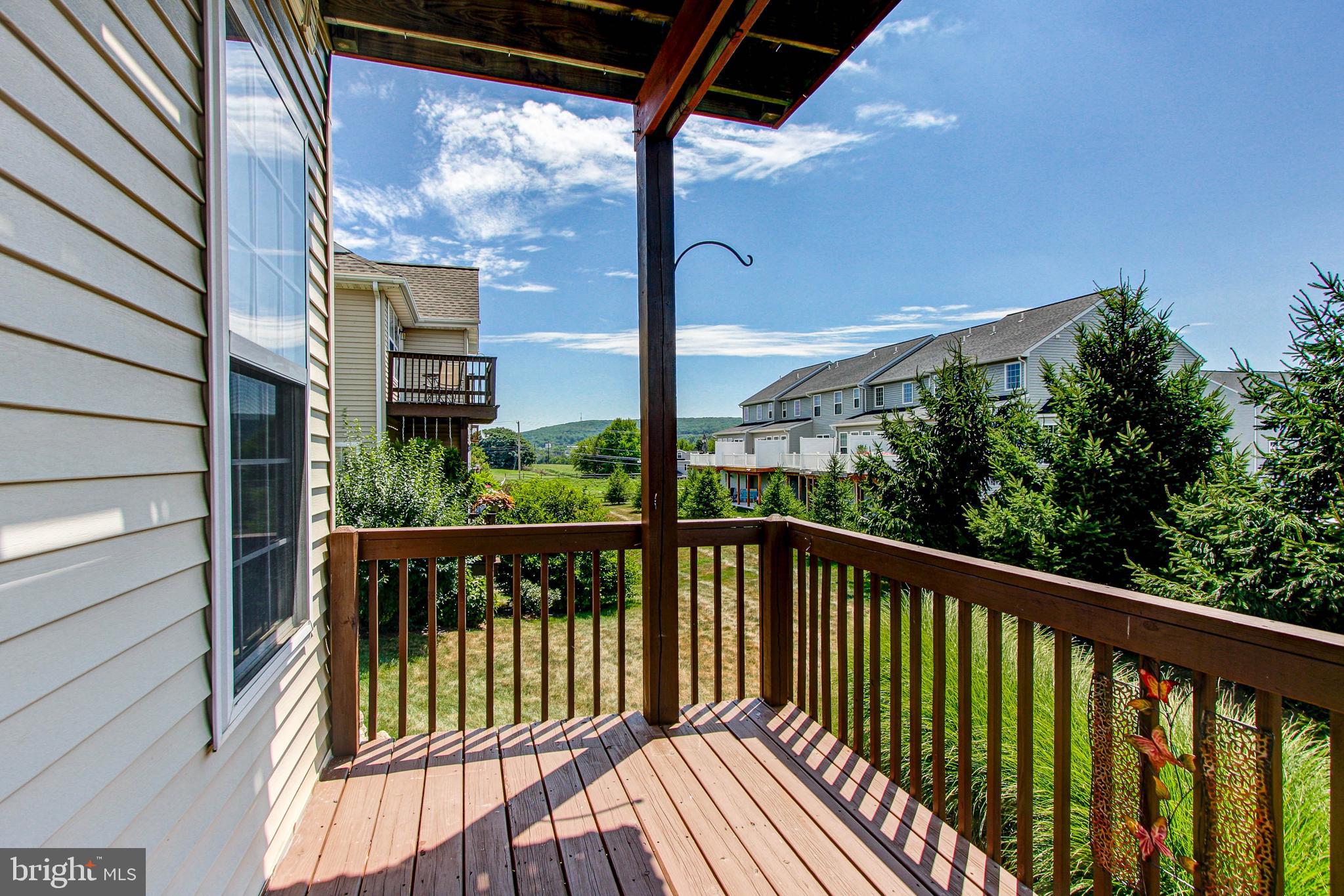 COUNTRY MEADOWS - Residential