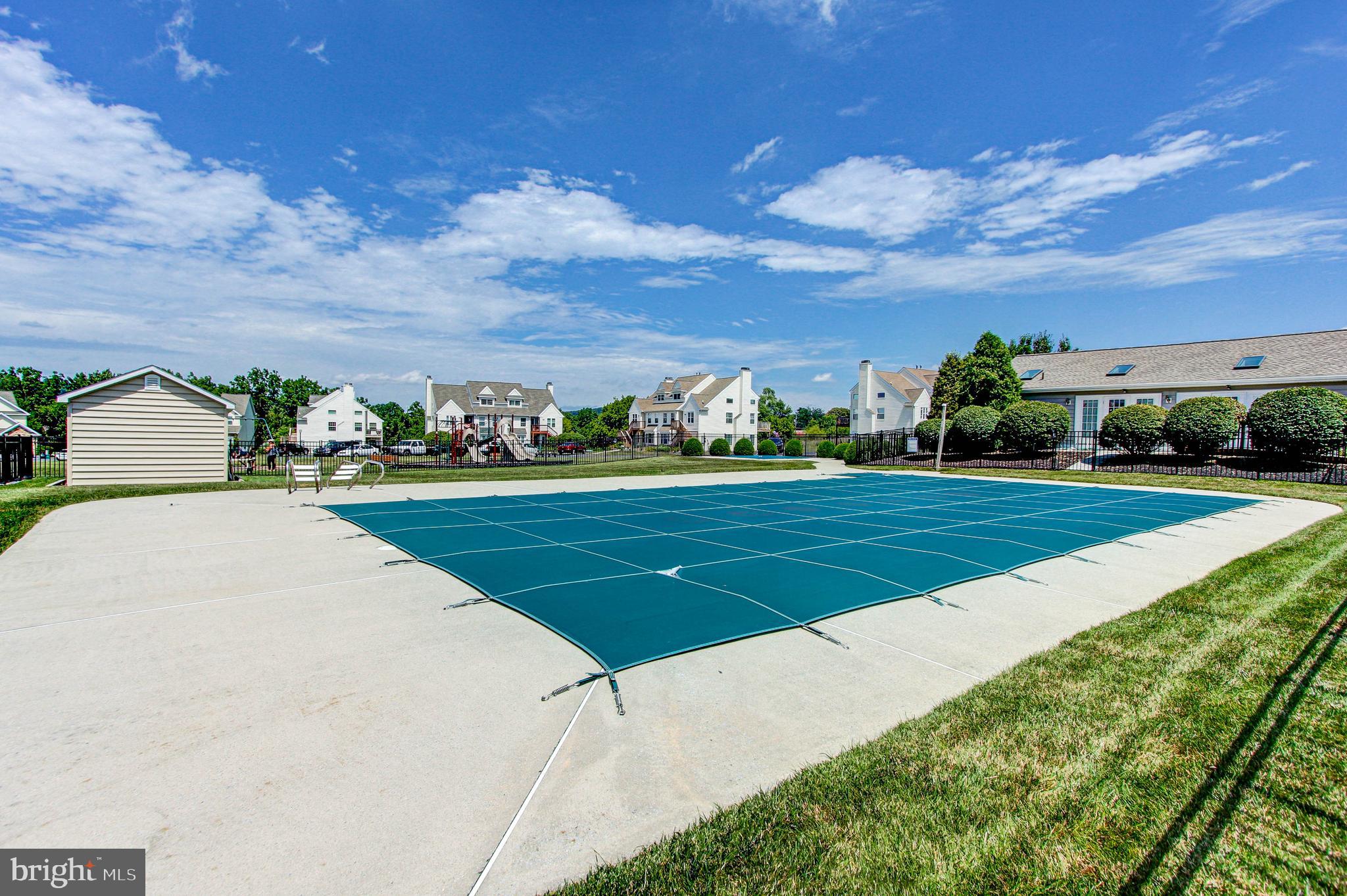 COUNTRY MEADOWS - Residential