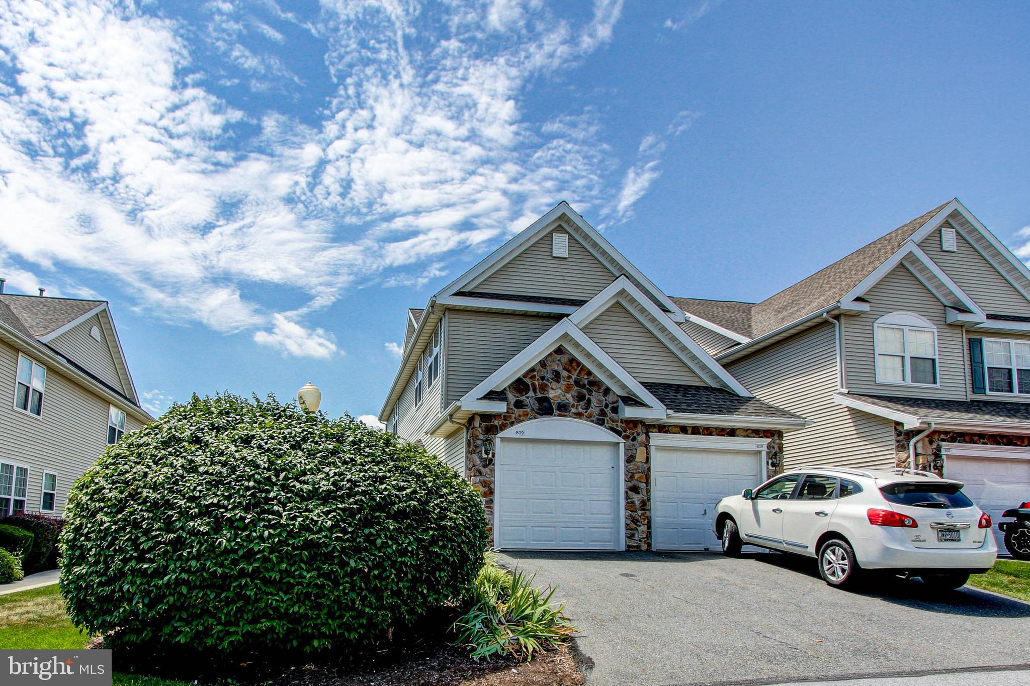 COUNTRY MEADOWS - Residential