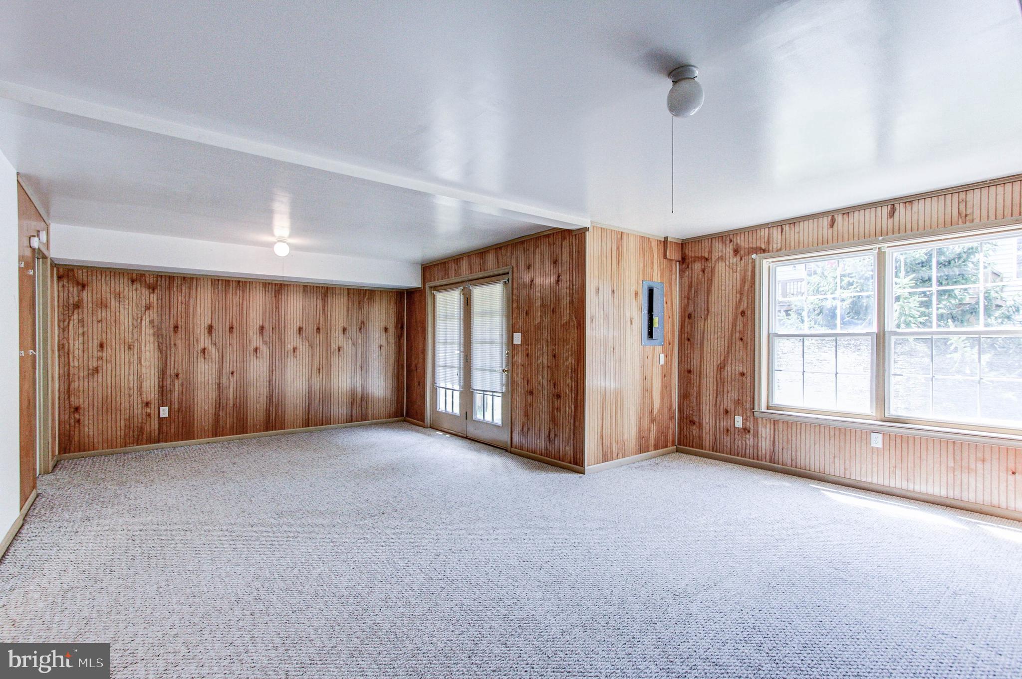 COUNTRY MEADOWS - Residential