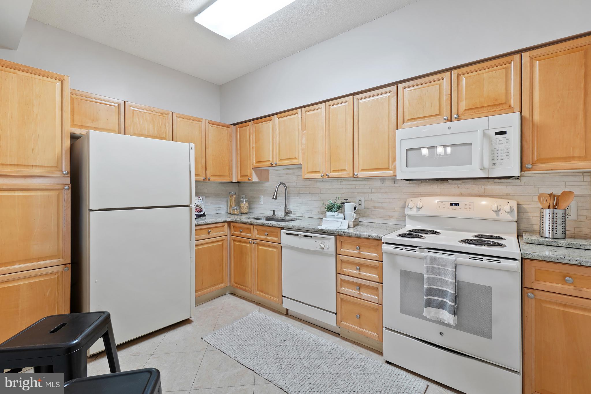 LEISURE WORLD - Residential