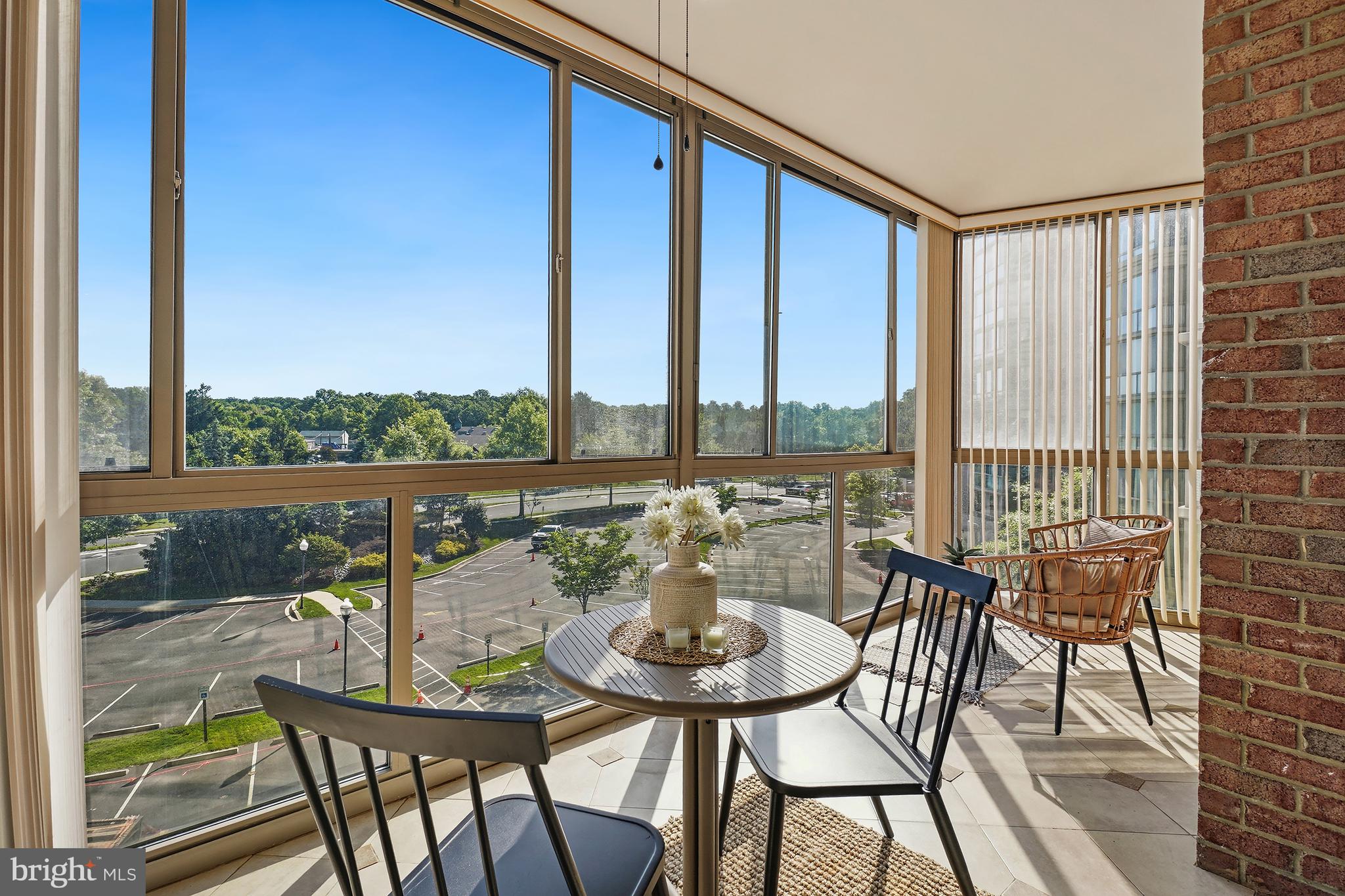 LEISURE WORLD - Residential