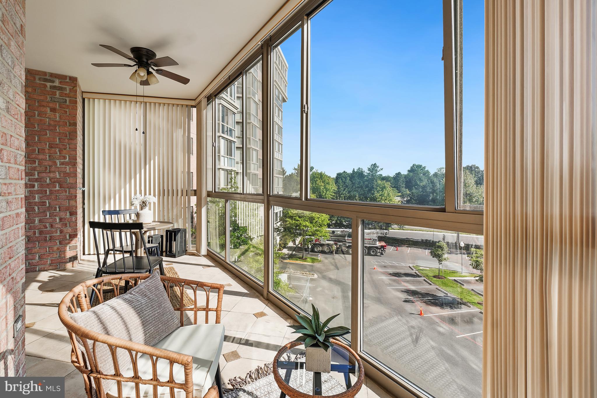 LEISURE WORLD - Residential