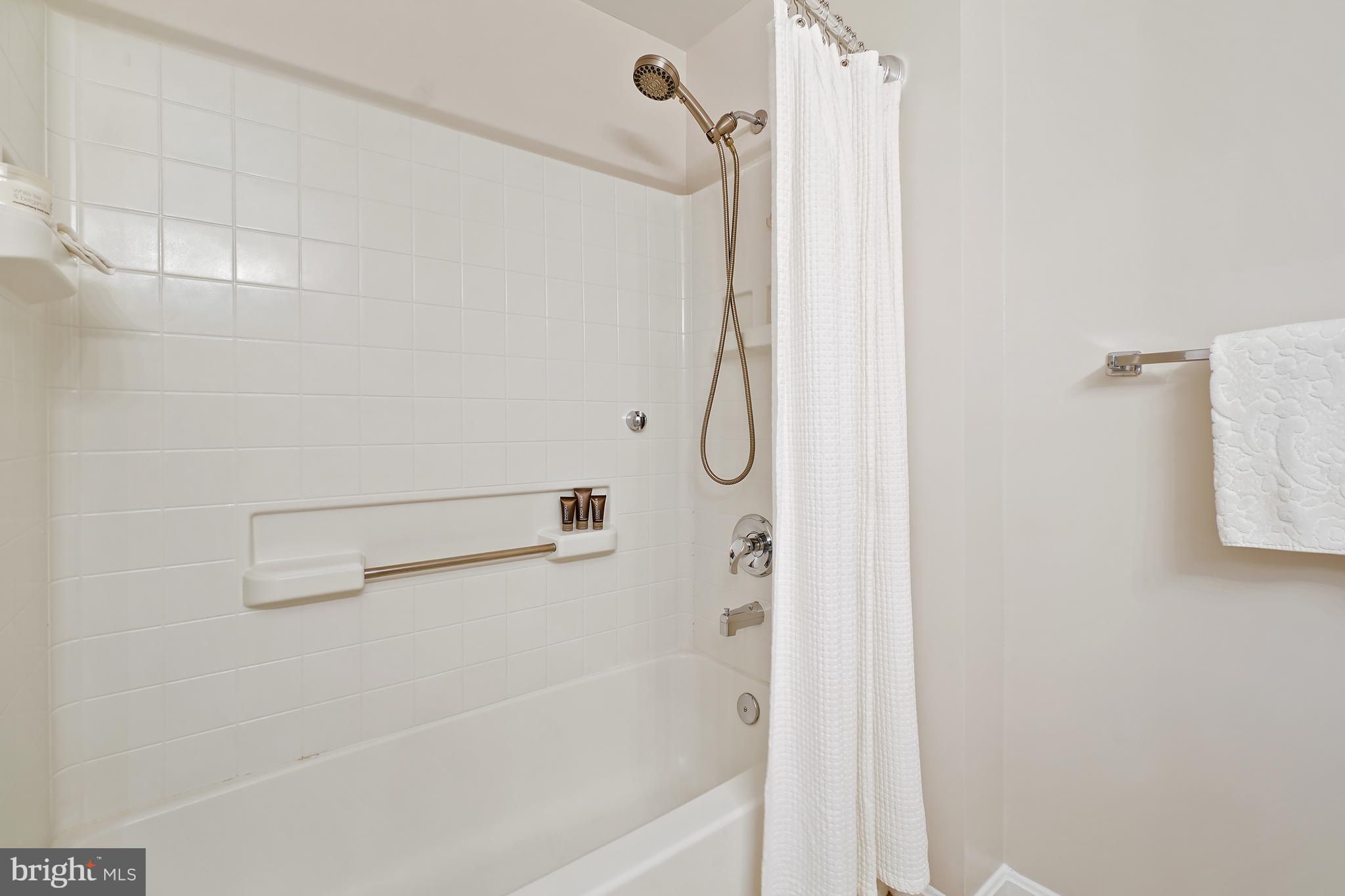 LEISURE WORLD - Residential