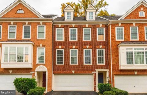 Townhouse For Sale - 4505 Monmouth Street<br/> FAIRFAX, VA 22030