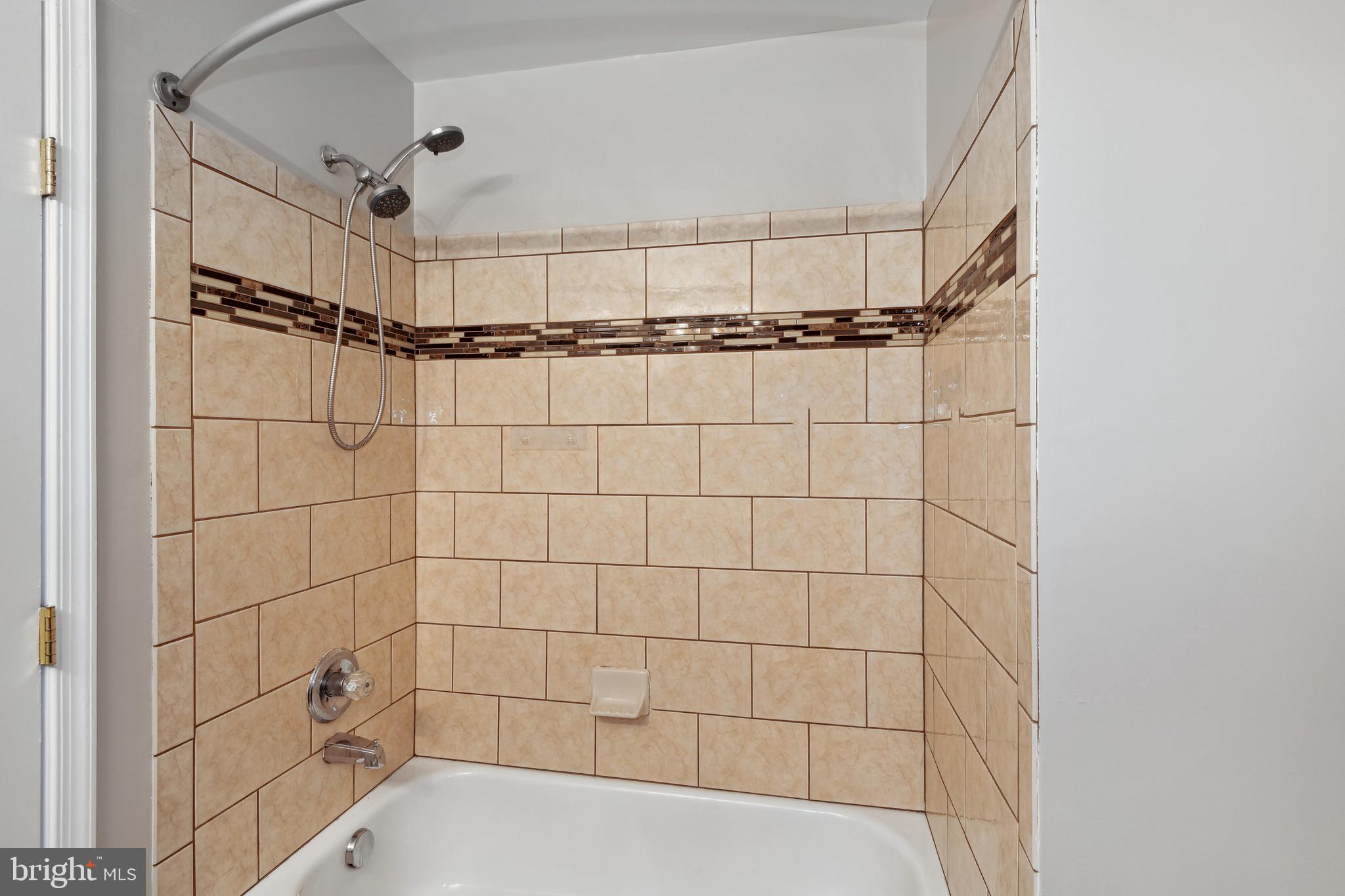 SEVEN OAKS - Residential Lease