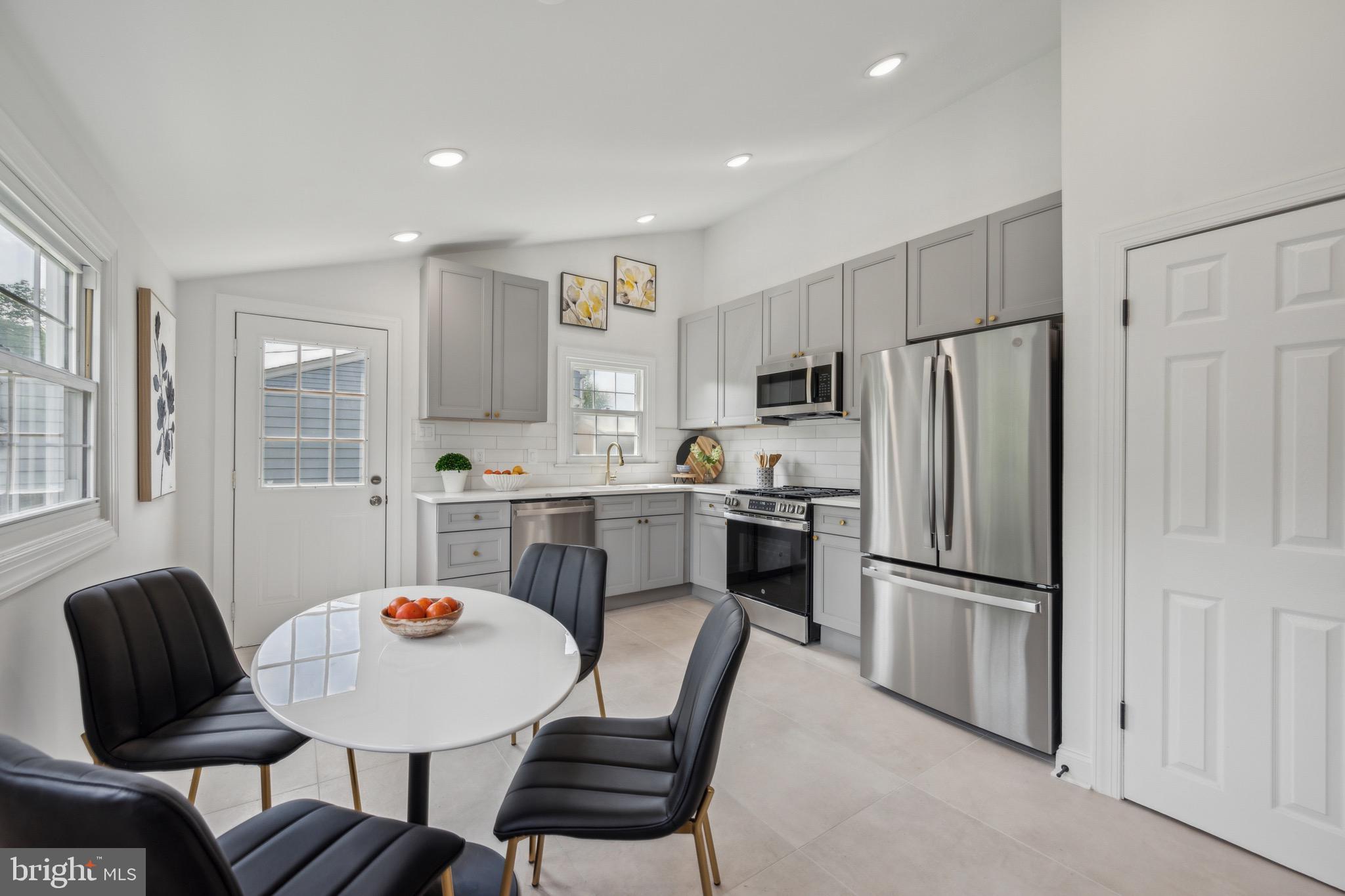 6 N SUNSET DRIVE