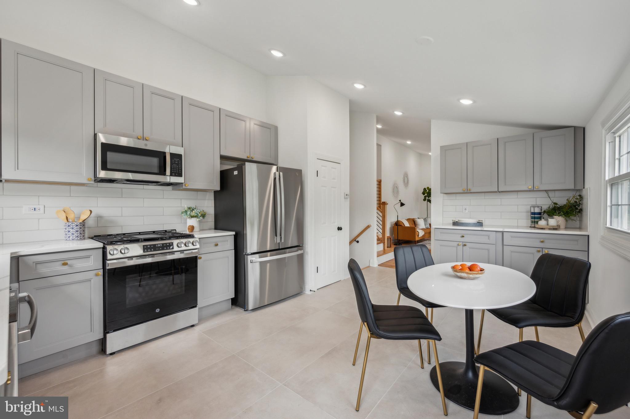 6 N SUNSET DRIVE